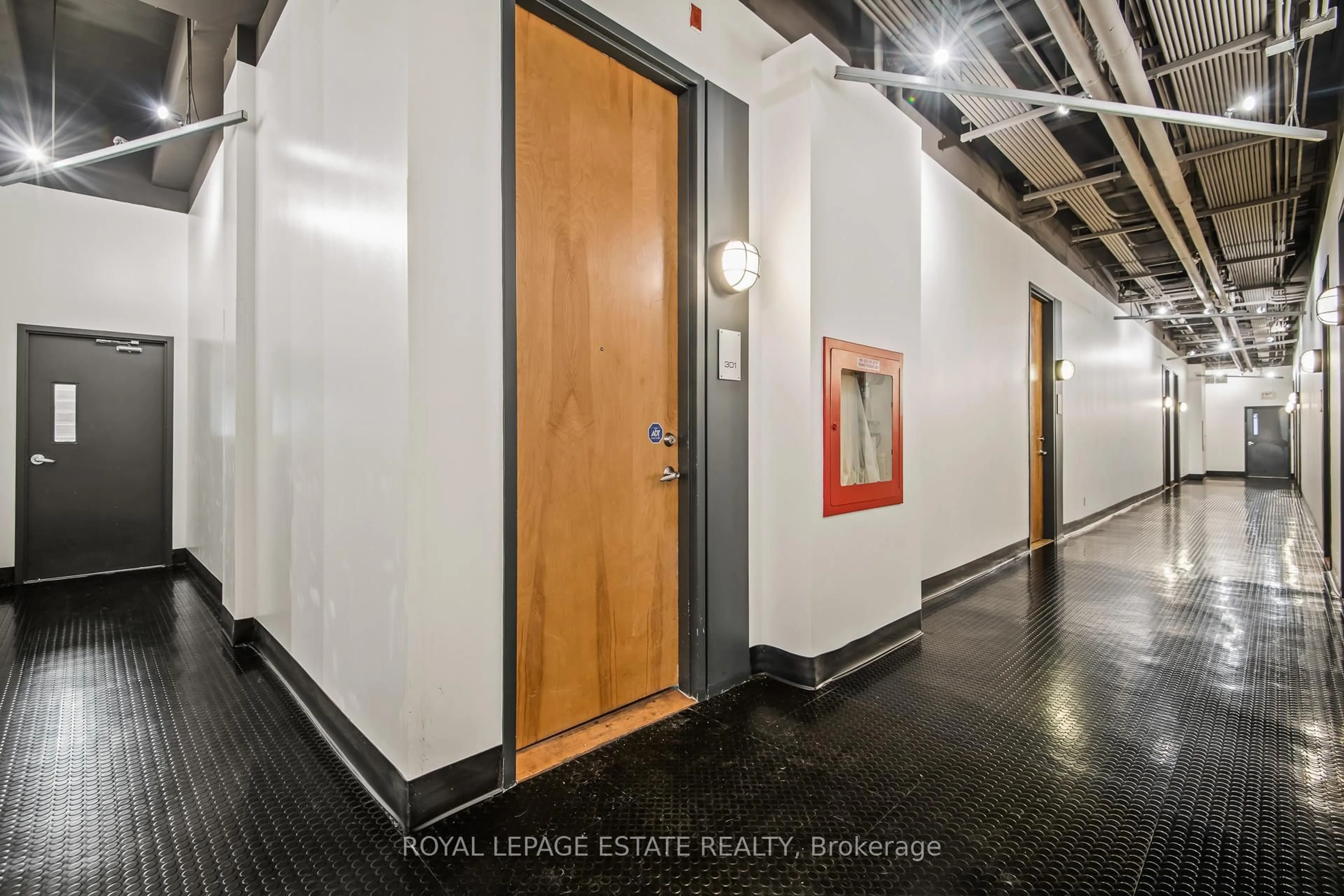 Indoor entryway for 160 Baldwin St #301, Toronto Ontario M5T 3K7