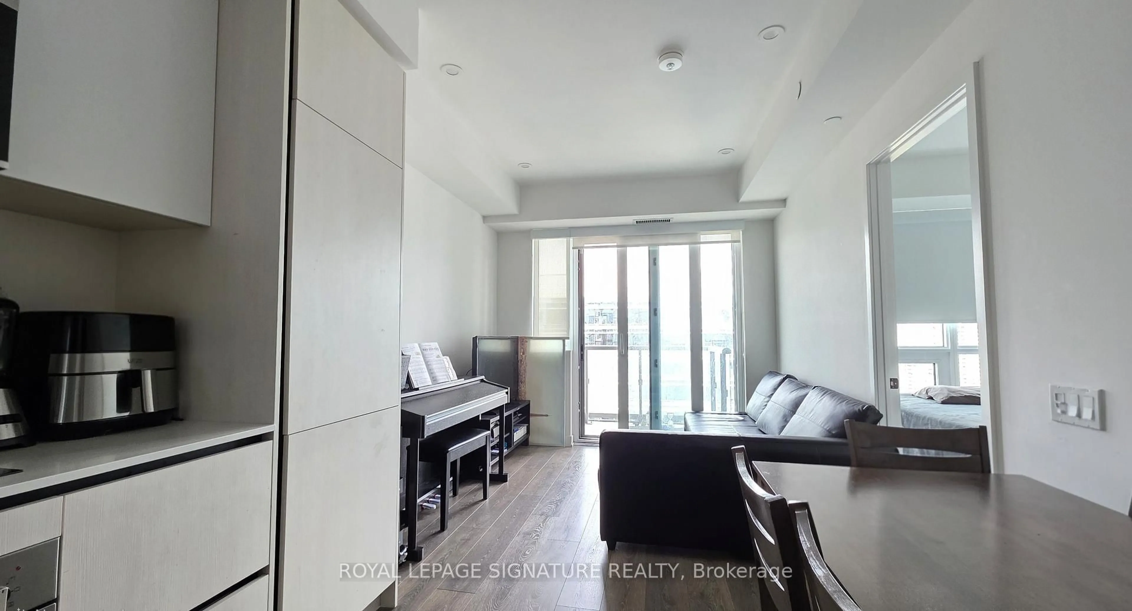A pic of a room for 108 Peter St #2101, Toronto Ontario M5V 0W2