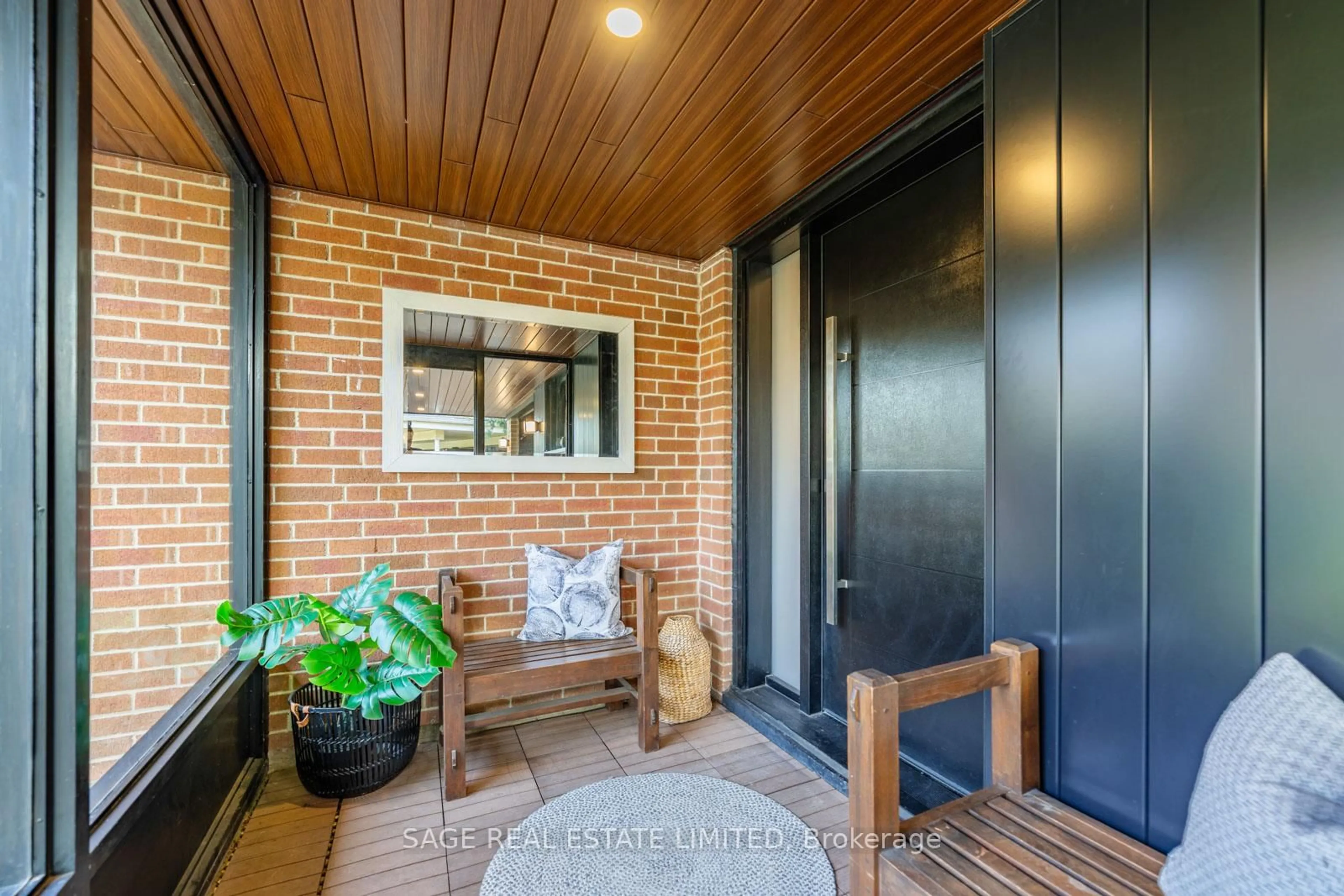 Indoor entryway for 9 Lionel Heights Cres, Toronto Ontario M3A 1L8