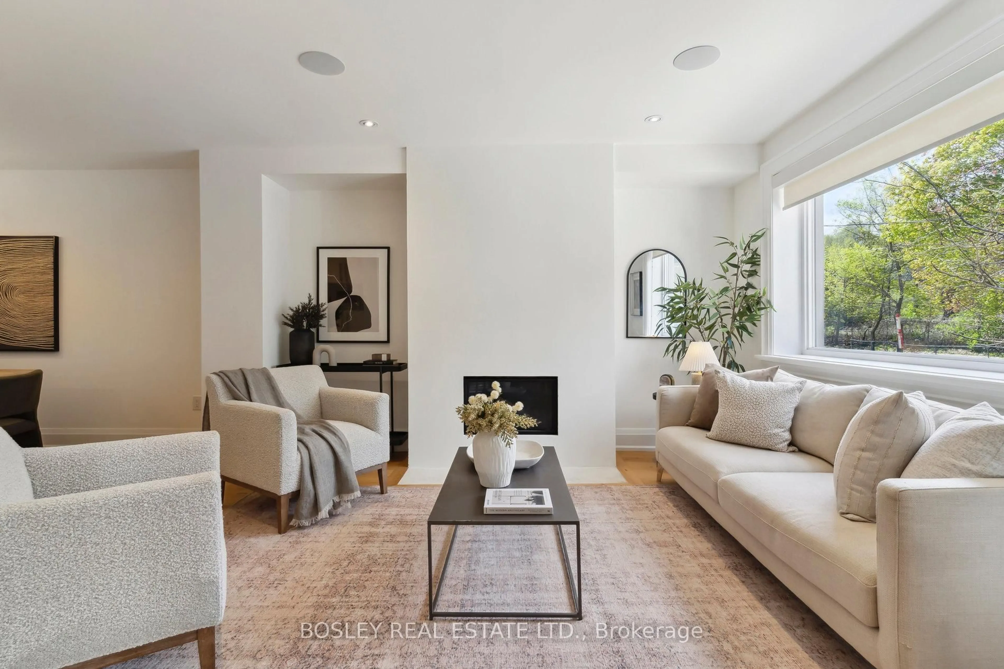 Living room with furniture, unknown for 393 Summerhill Ave, Toronto Ontario M4W 2E3