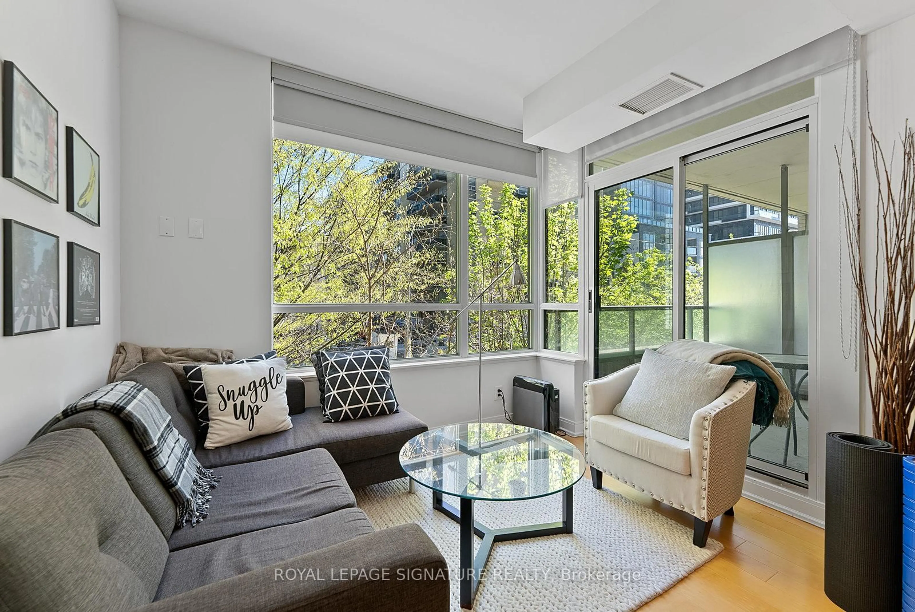 Living room with furniture, unknown for 88 Broadway Ave #213, Toronto Ontario M4P 0A5