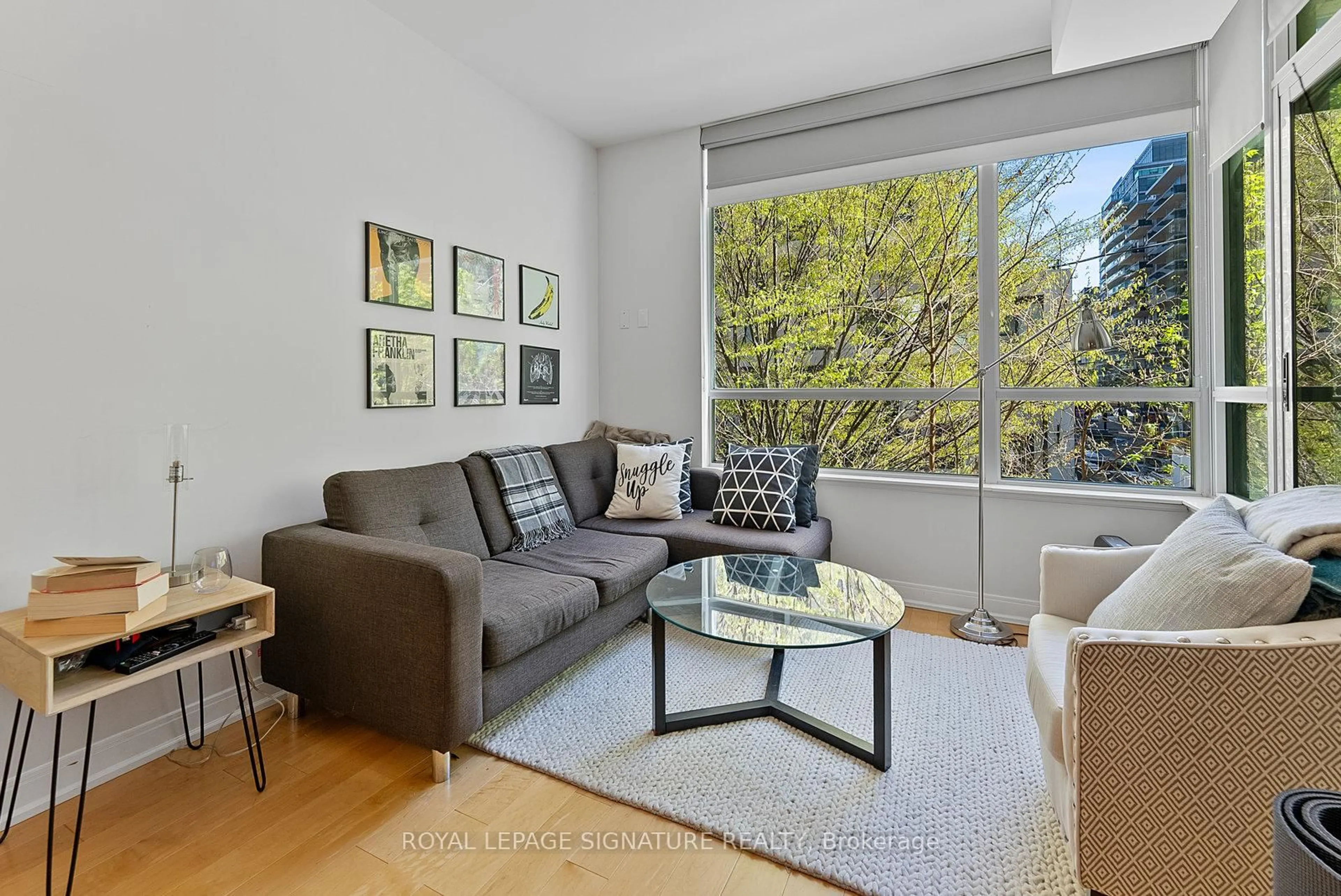 Living room with furniture, unknown for 88 Broadway Ave #213, Toronto Ontario M4P 0A5