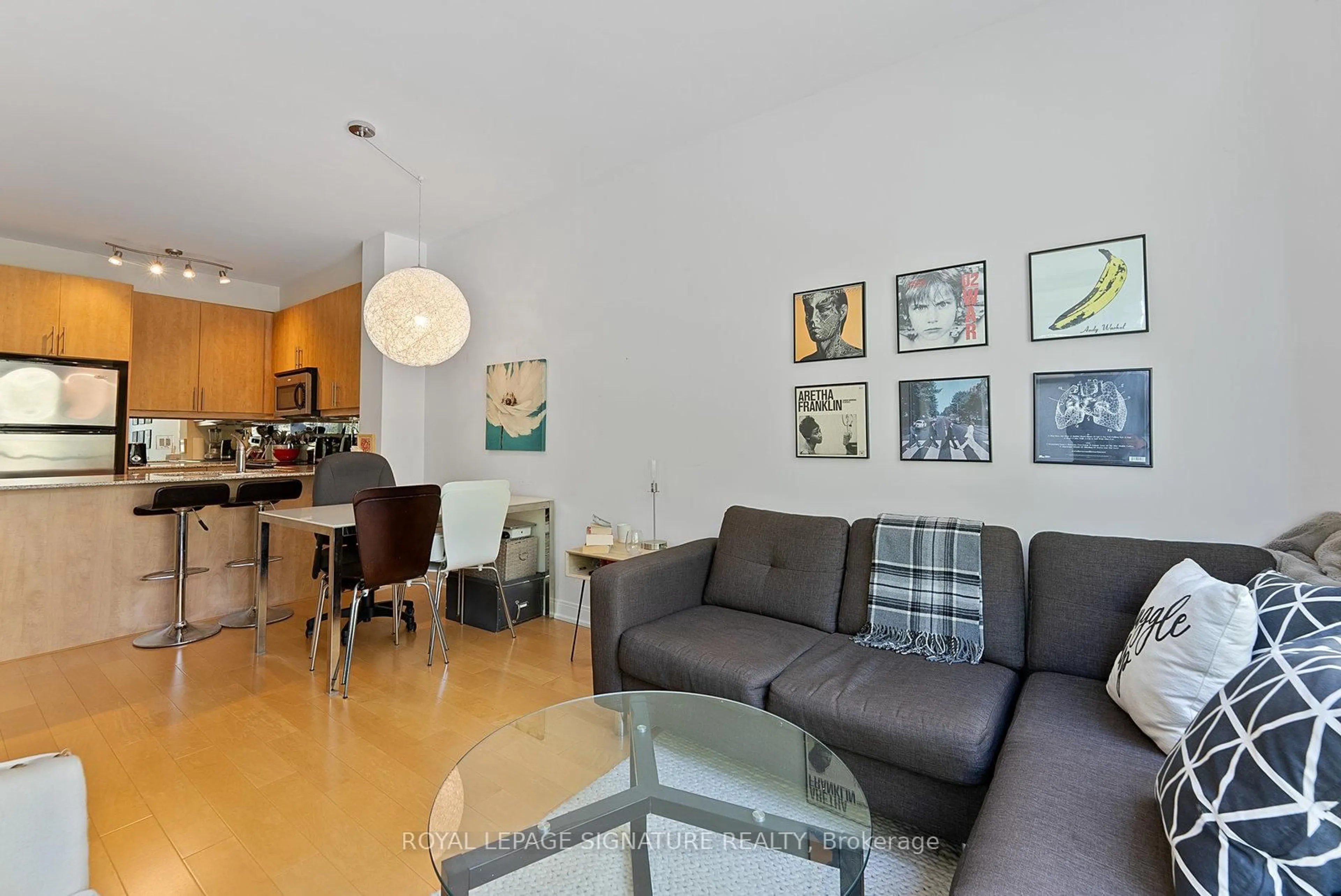 Living room with furniture, unknown for 88 Broadway Ave #213, Toronto Ontario M4P 0A5