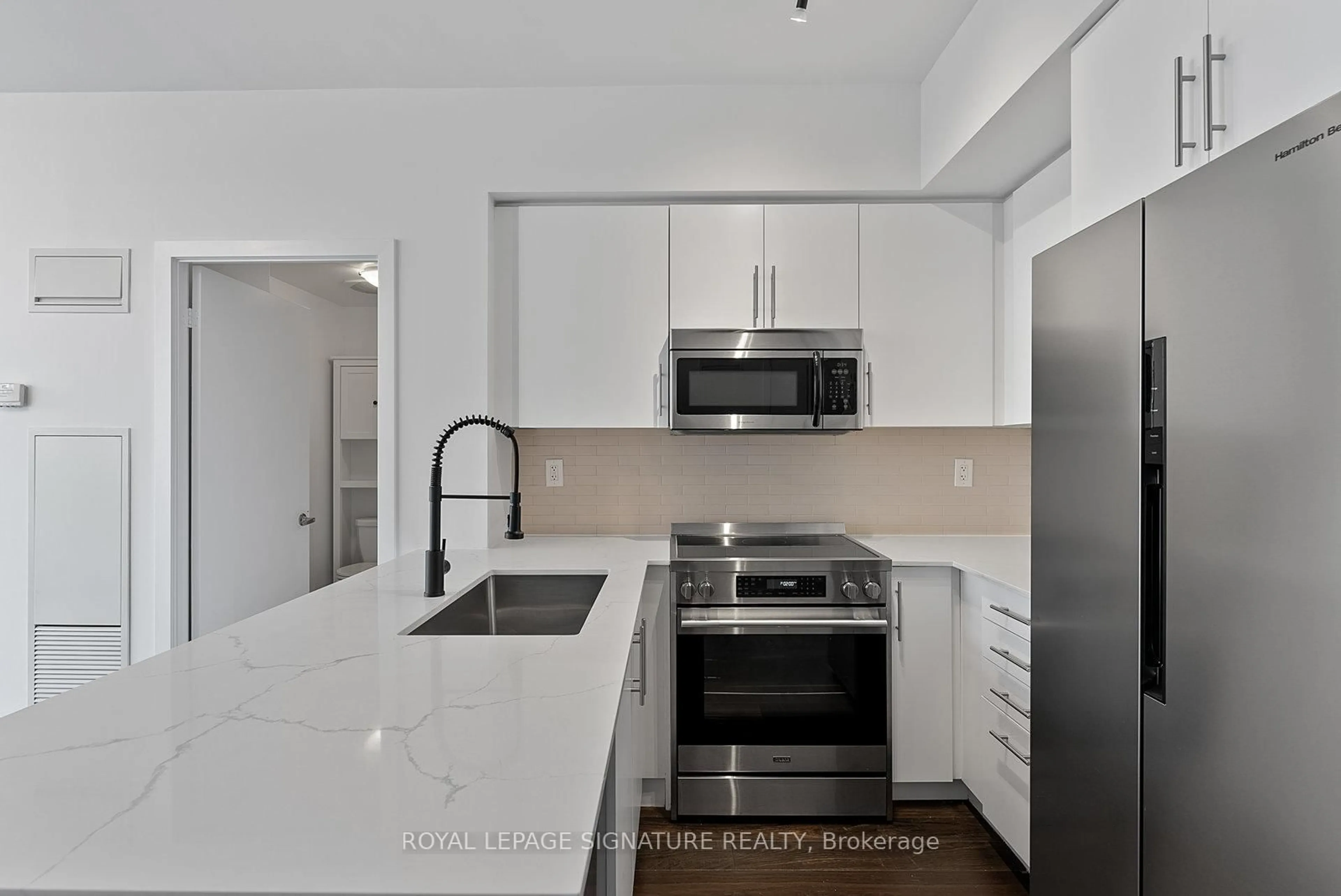Standard kitchen, unknown for 65 Bremner Blvd #4101, Toronto Ontario M5V 0A1