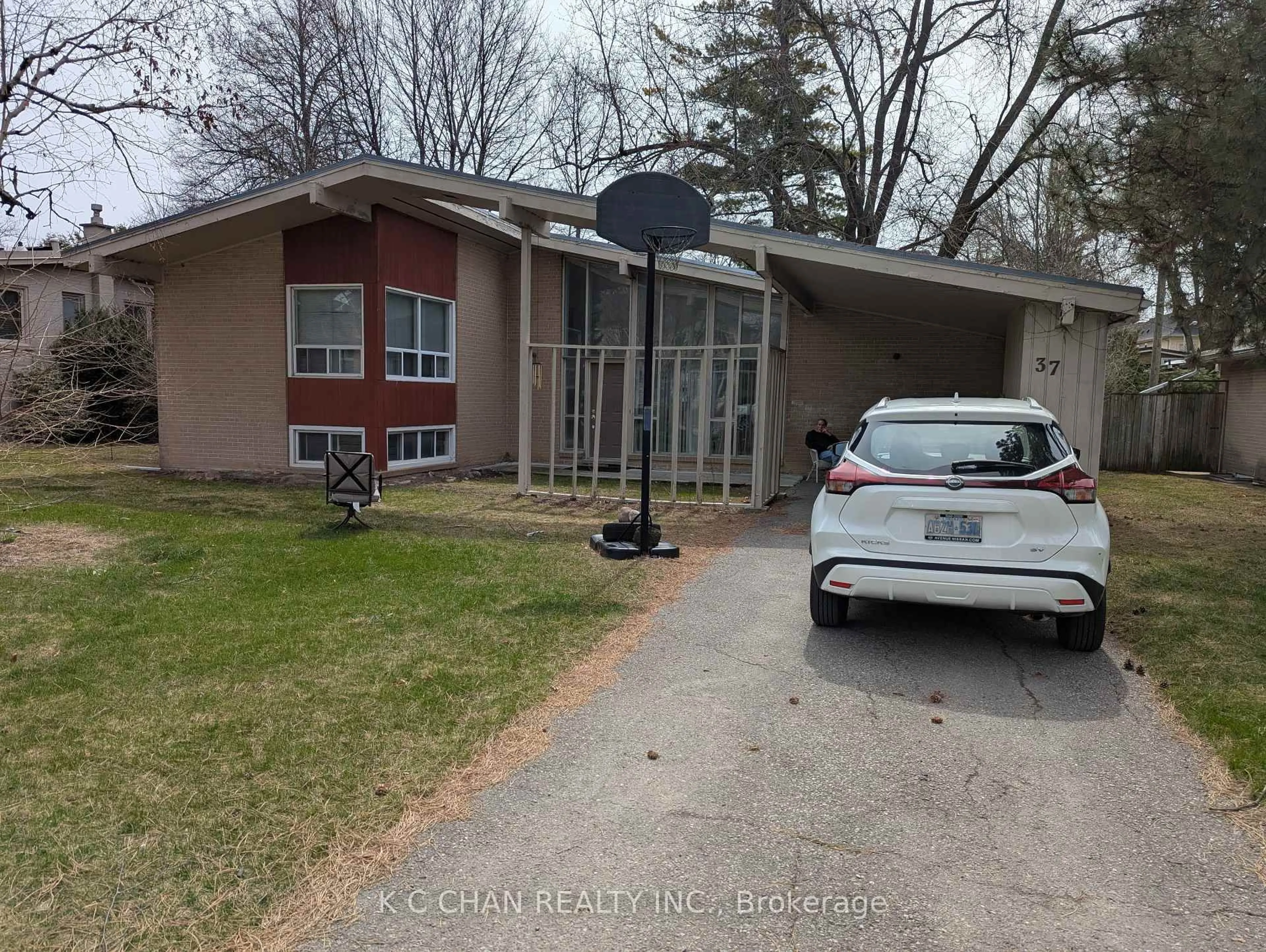 Unknown for 37 Grangemill Cres, Toronto Ontario M3B 2J3