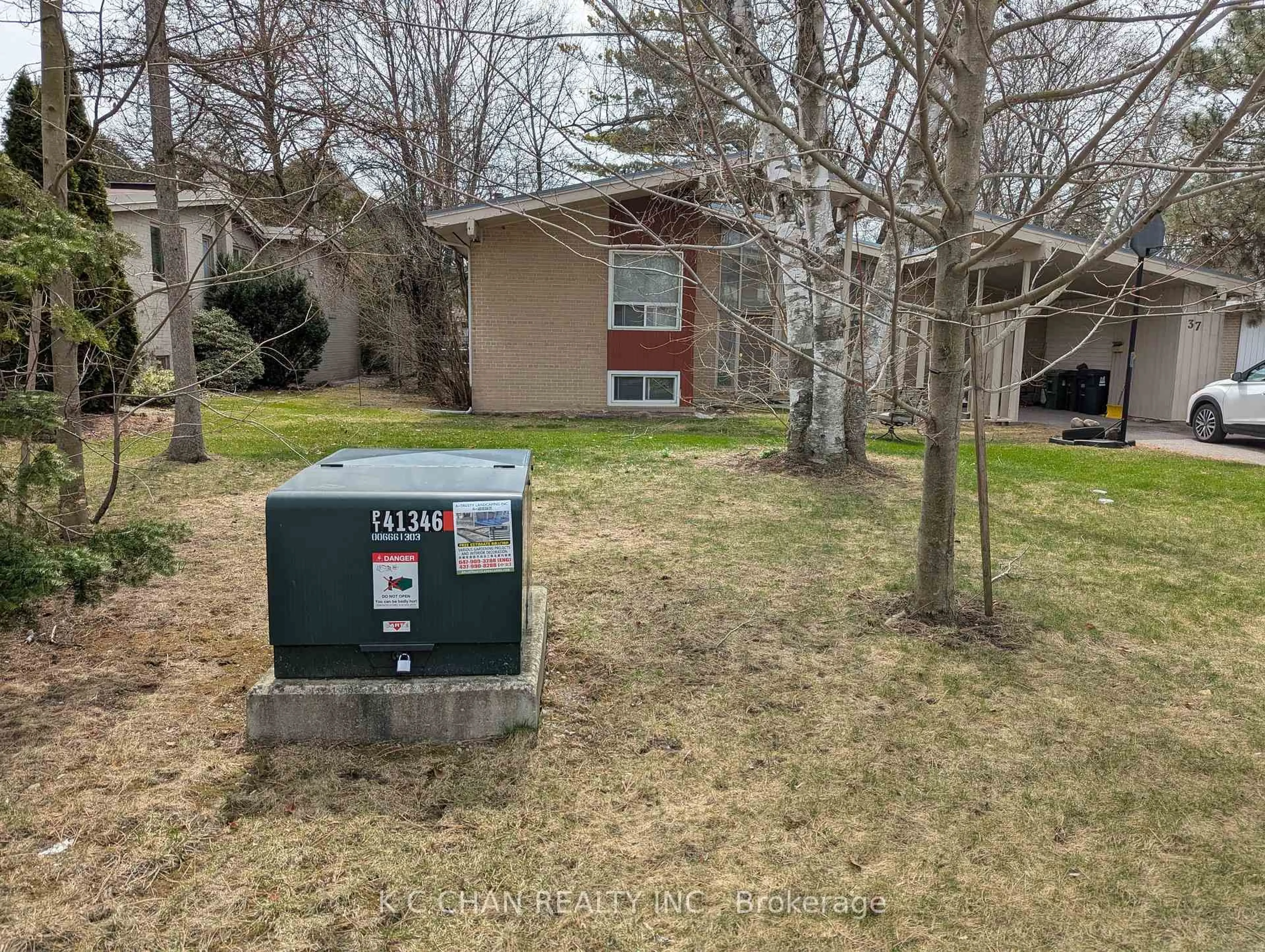 Unknown for 37 Grangemill Cres, Toronto Ontario M3B 2J3