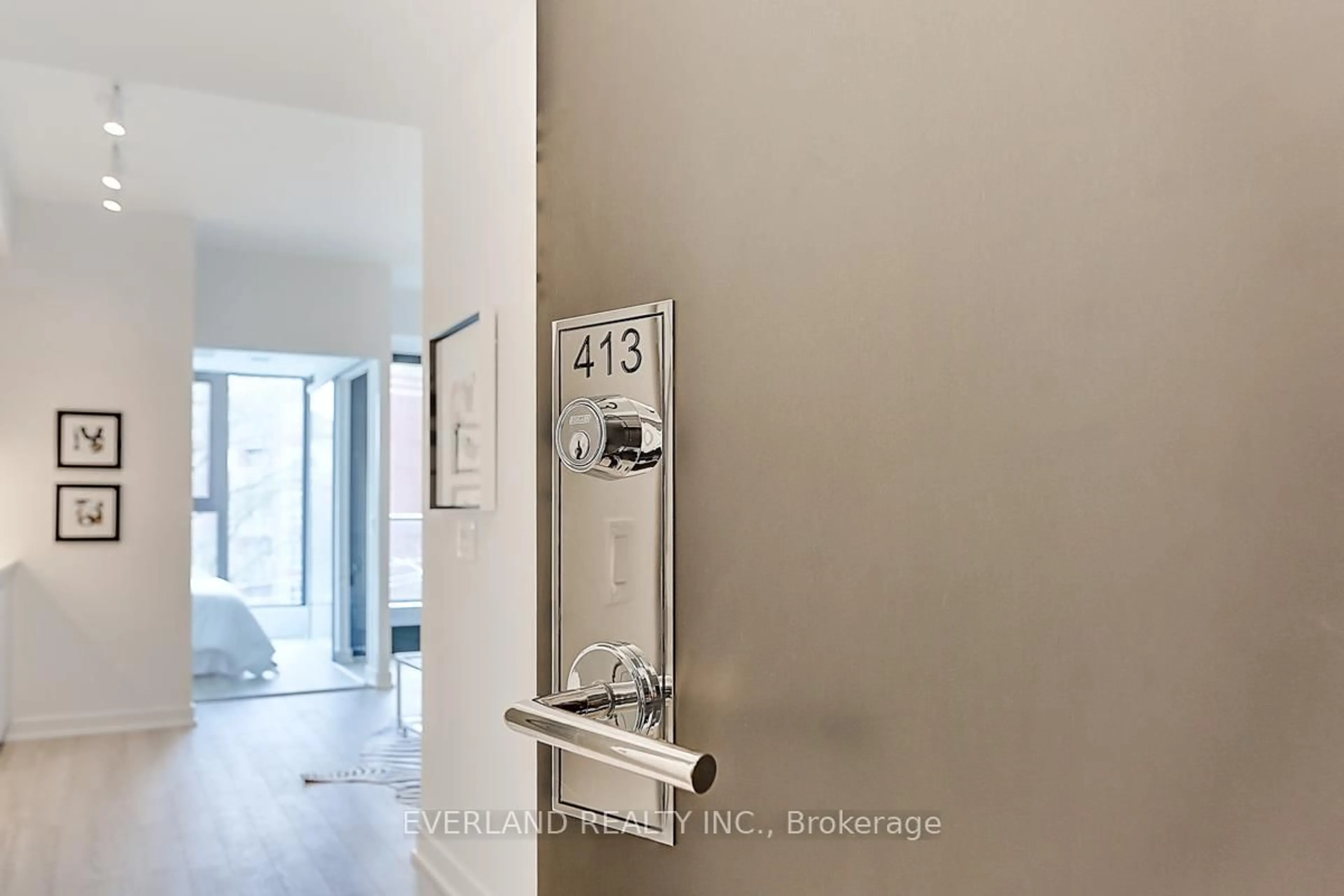 Indoor entryway for 250 Lawrence Ave #413, Toronto Ontario M5M 1B1