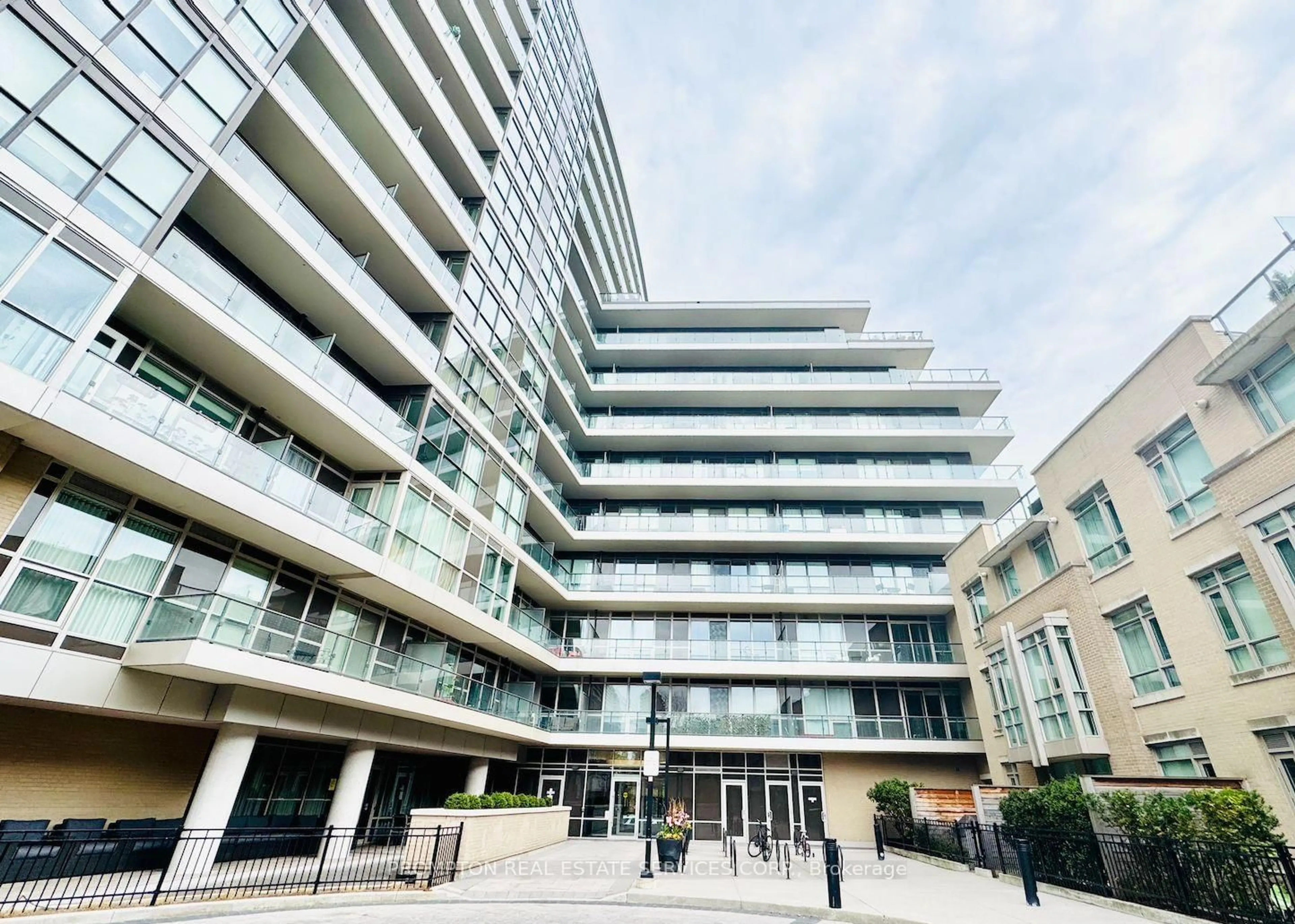 Indoor foyer for 60 Berwick Ave #1412, Toronto Ontario M5P 0A3