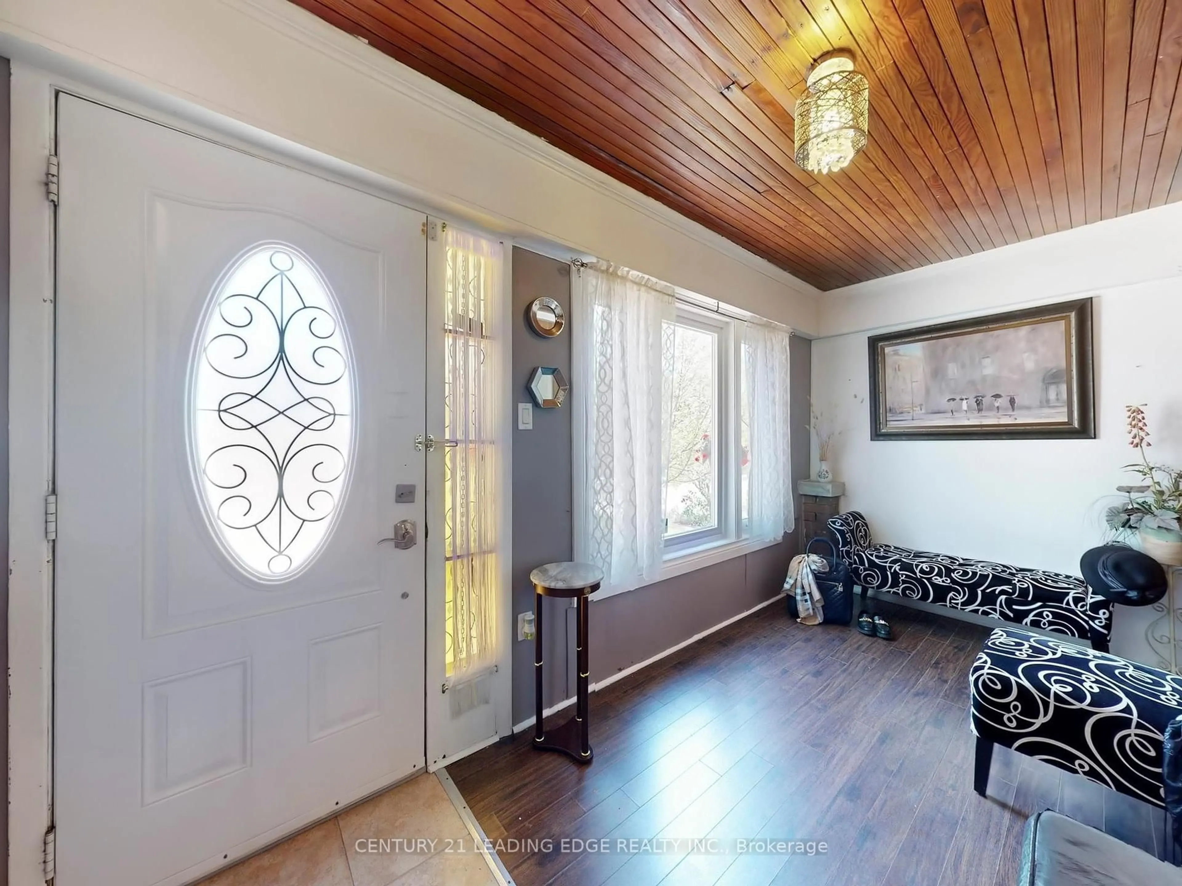 Indoor entryway for 286 Glenholme Ave, Toronto Ontario M6E 3C8