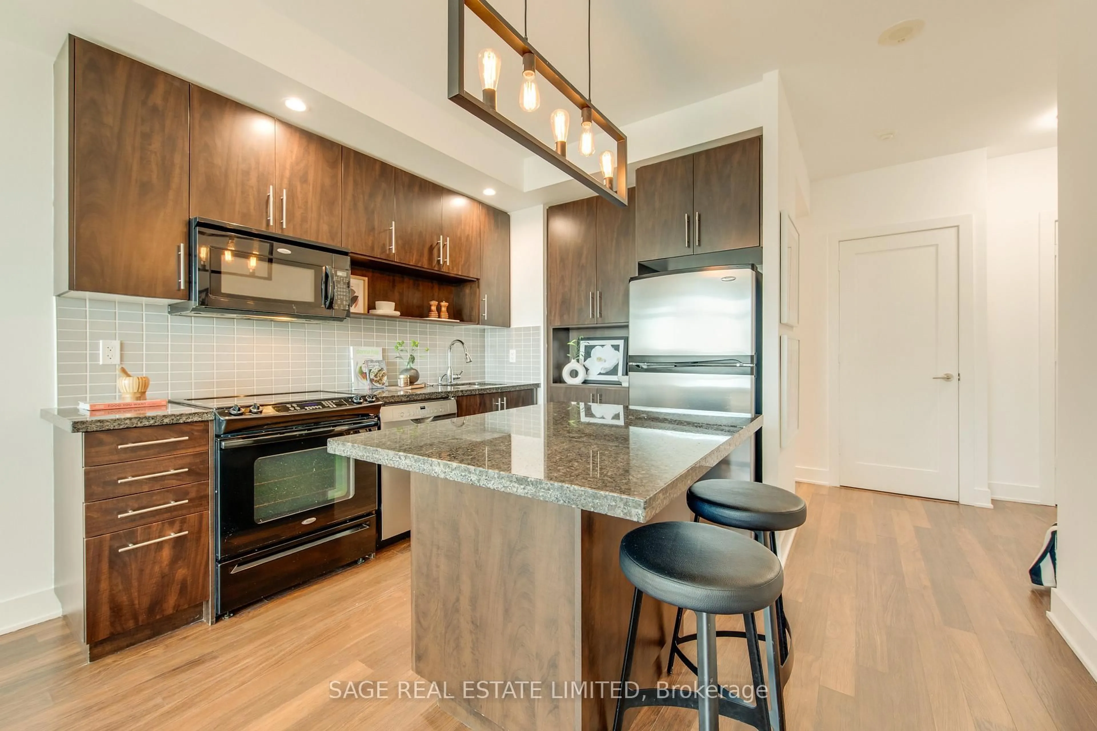 Open concept kitchen, unknown for 120 Homewood Ave #1508, Toronto Ontario M4Y 2J3