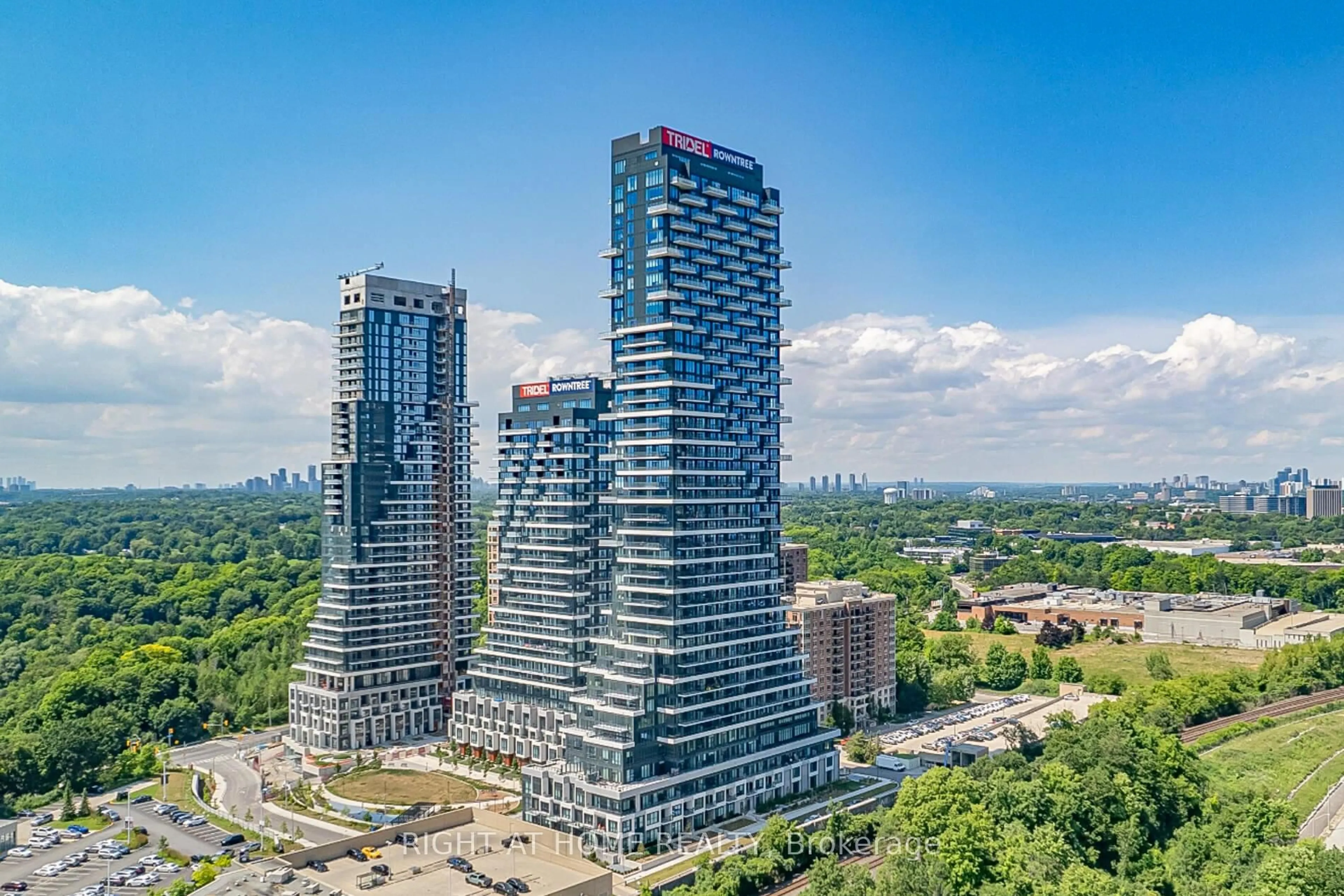 A pic from outside/outdoor area/front of a property/back of a property/a pic from drone, city buildings view from balcony for 30 Inn On The Park Dr #3101, Toronto Ontario M3C 0P7