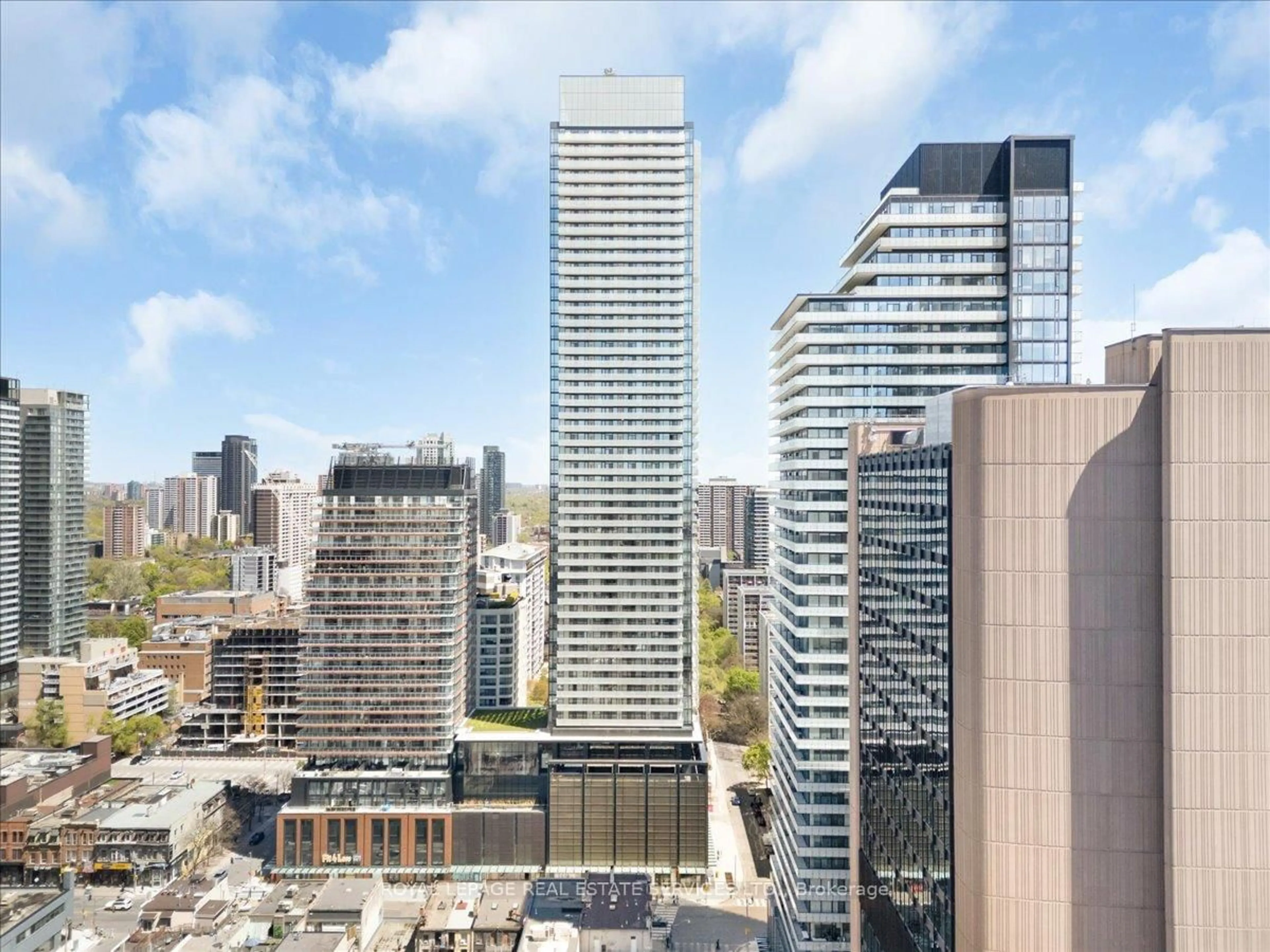 A pic from outside/outdoor area/front of a property/back of a property/a pic from drone, city buildings view from balcony for 501 Yonge St #911, Toronto Ontario M4Y 0G8