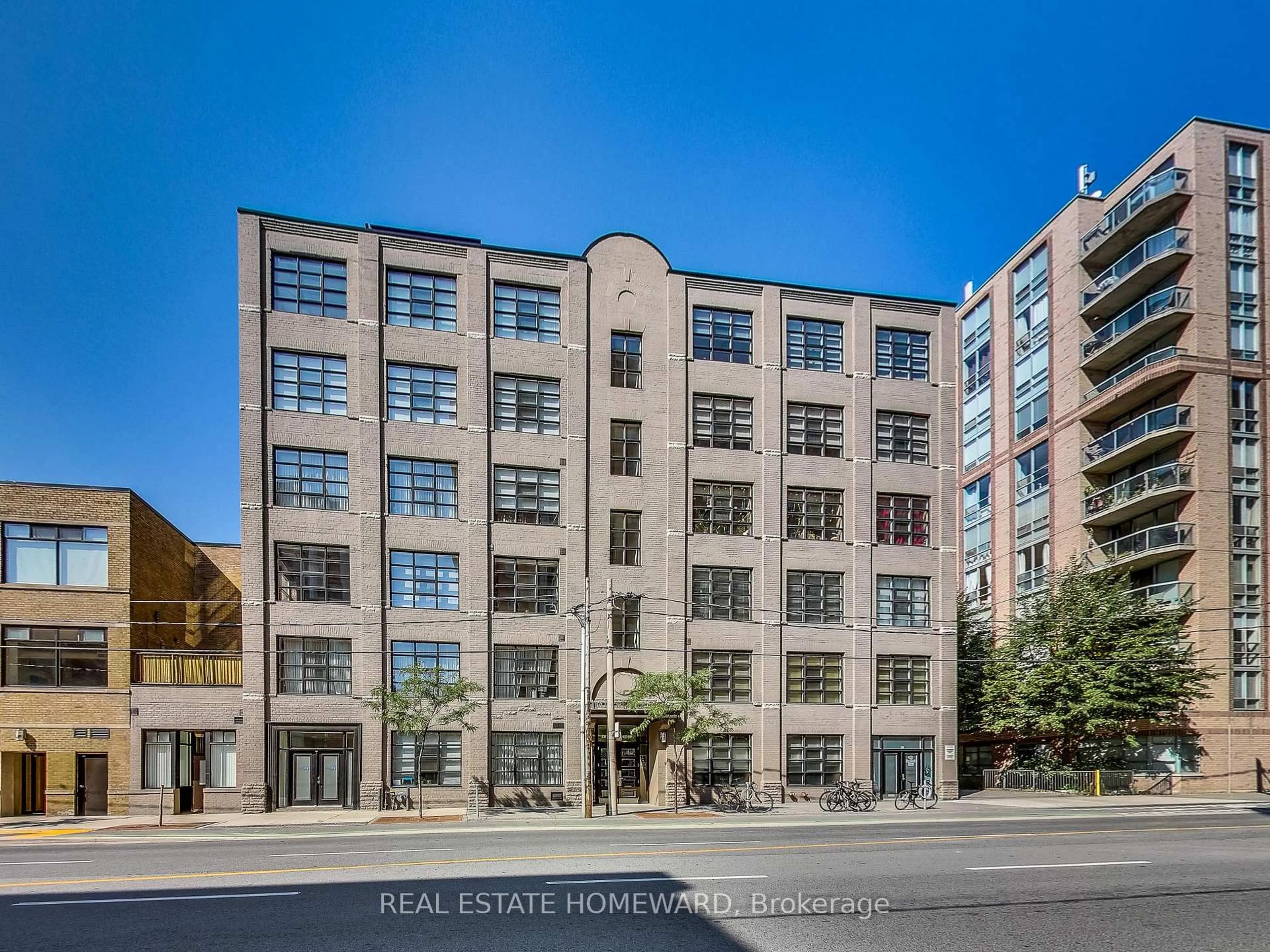Indoor foyer for 90 Sherbourne St #405, Toronto Ontario M5A 2R1