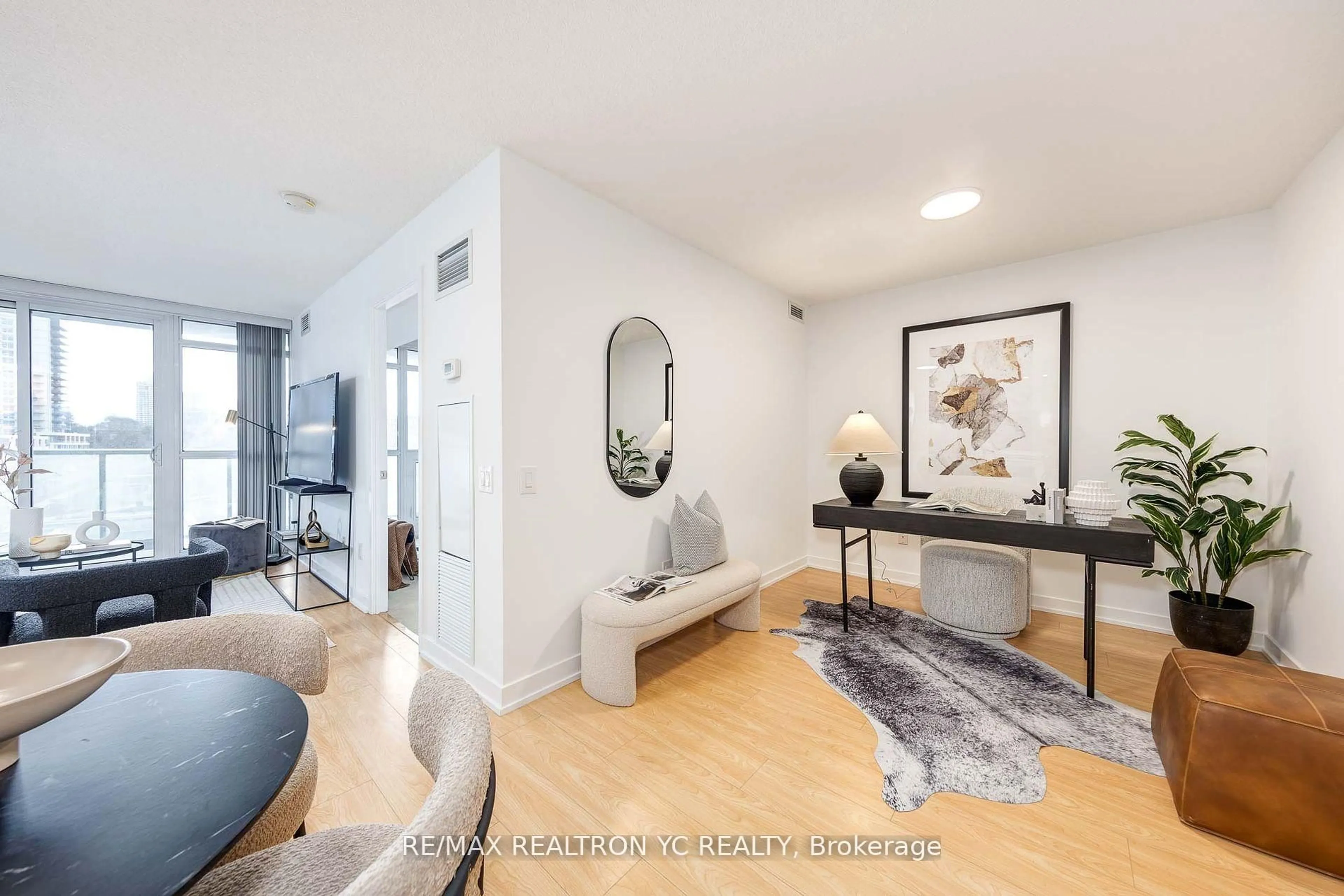 Indoor entryway for 121 Mcmahon Dr #710, Toronto Ontario M2K 0C1