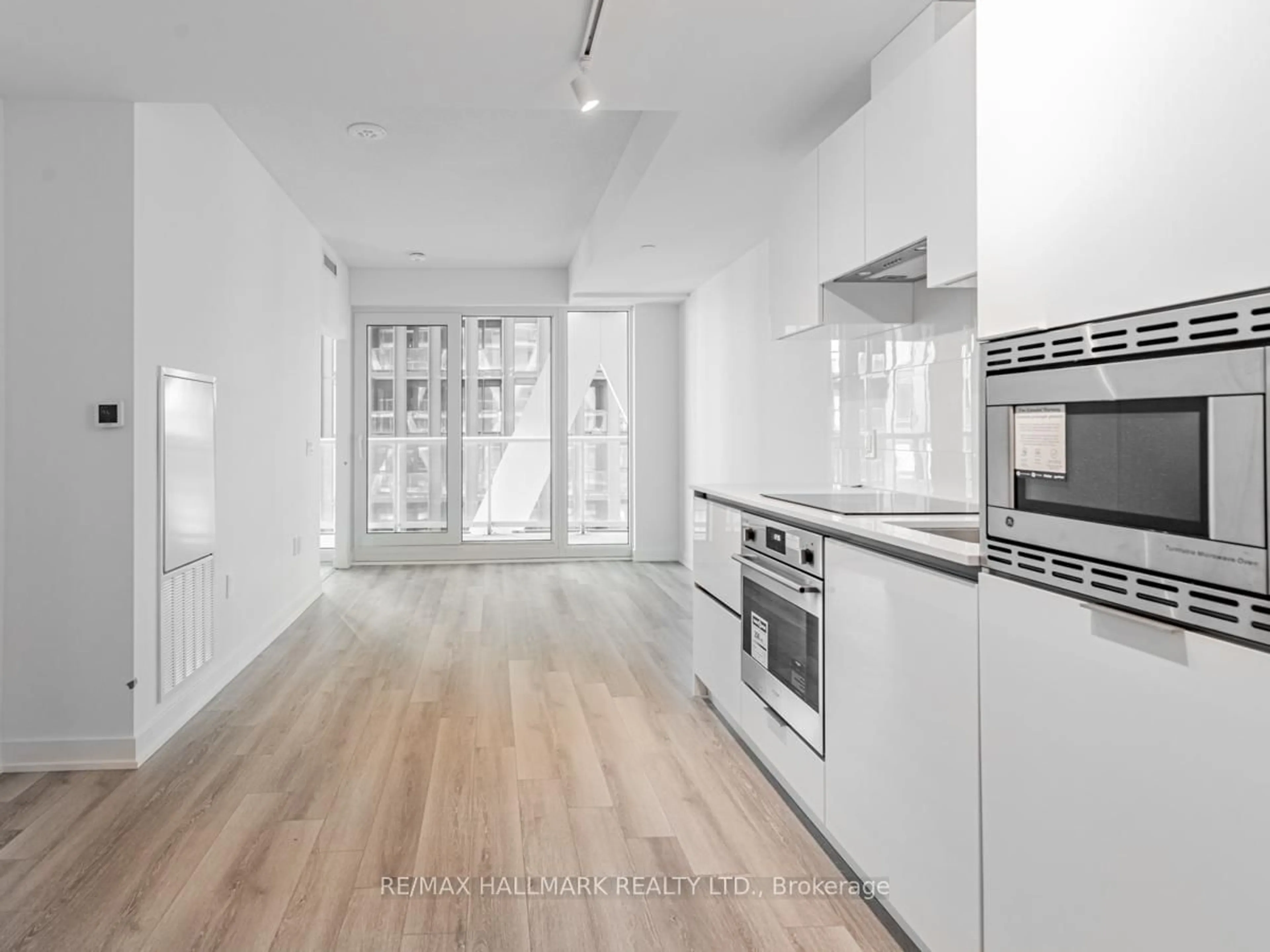Unknown for 230 Simcoe St #2411, Toronto Ontario M5T 0E2