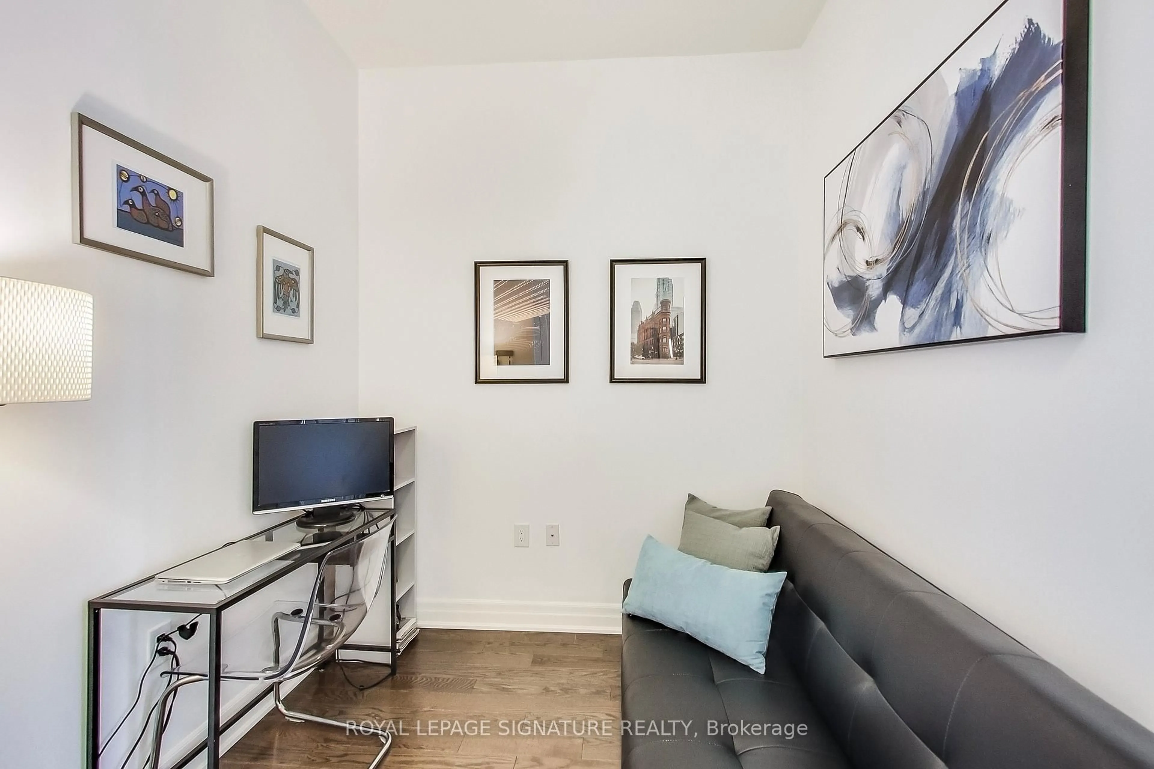 A pic of a room for 8 The Esplanade N/A #1104, Toronto Ontario M5E 0A6