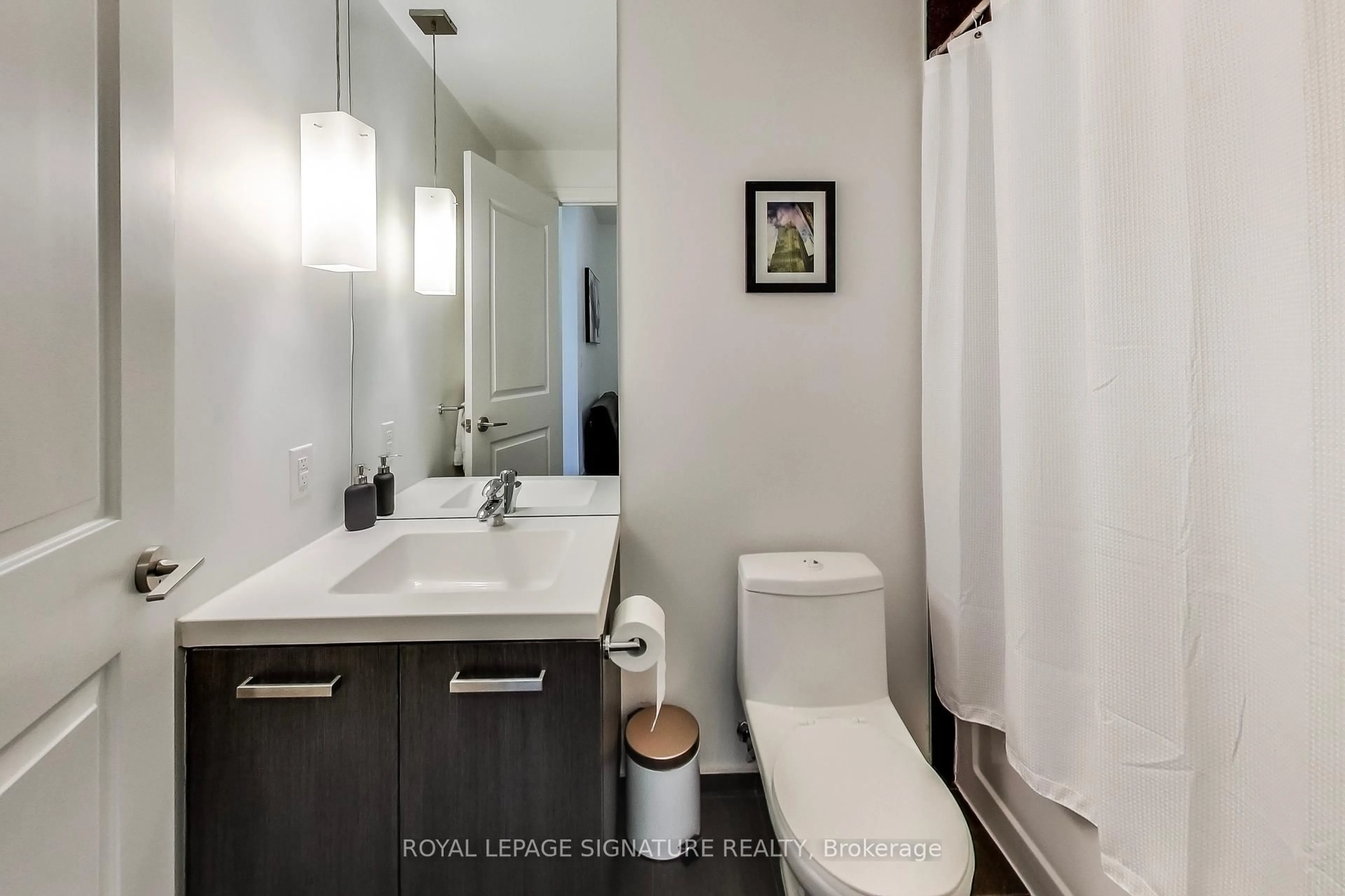 Standard bathroom, ceramic/tile floor for 8 The Esplanade N/A #1104, Toronto Ontario M5E 0A6