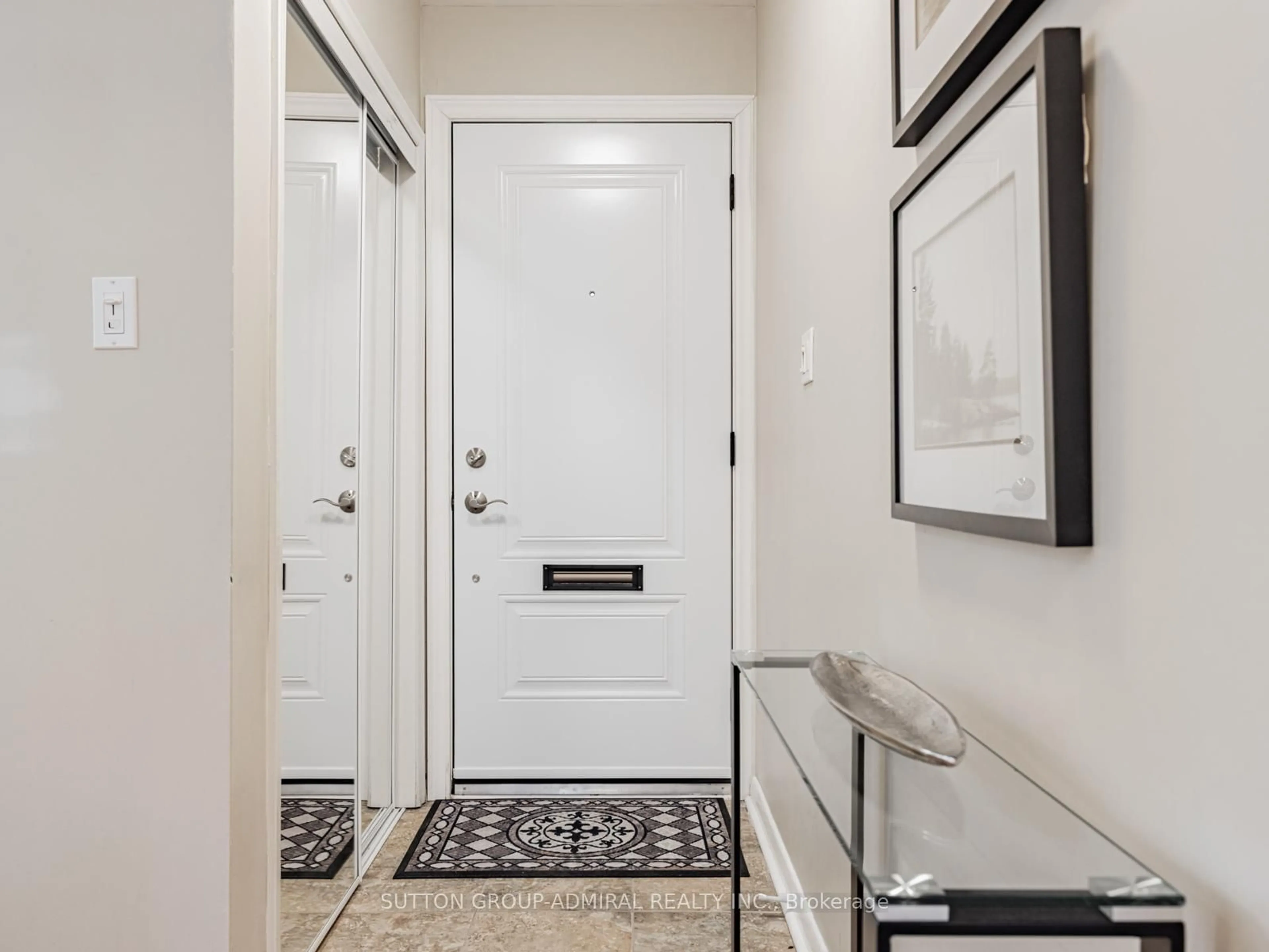 Indoor entryway for 270 Acton Ave, Toronto Ontario M3H 4J3