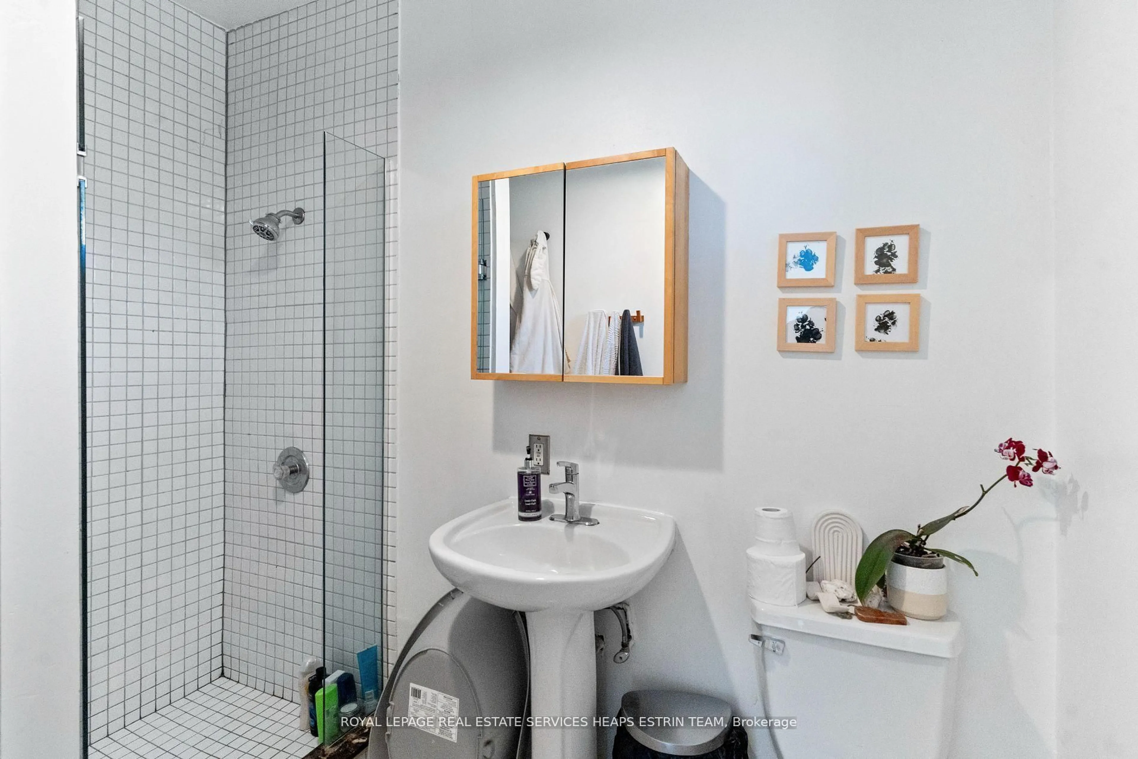 Contemporary bathroom, ceramic/tile floor for 14 & 16 Skey Lane, Toronto Ontario M6J 3S4