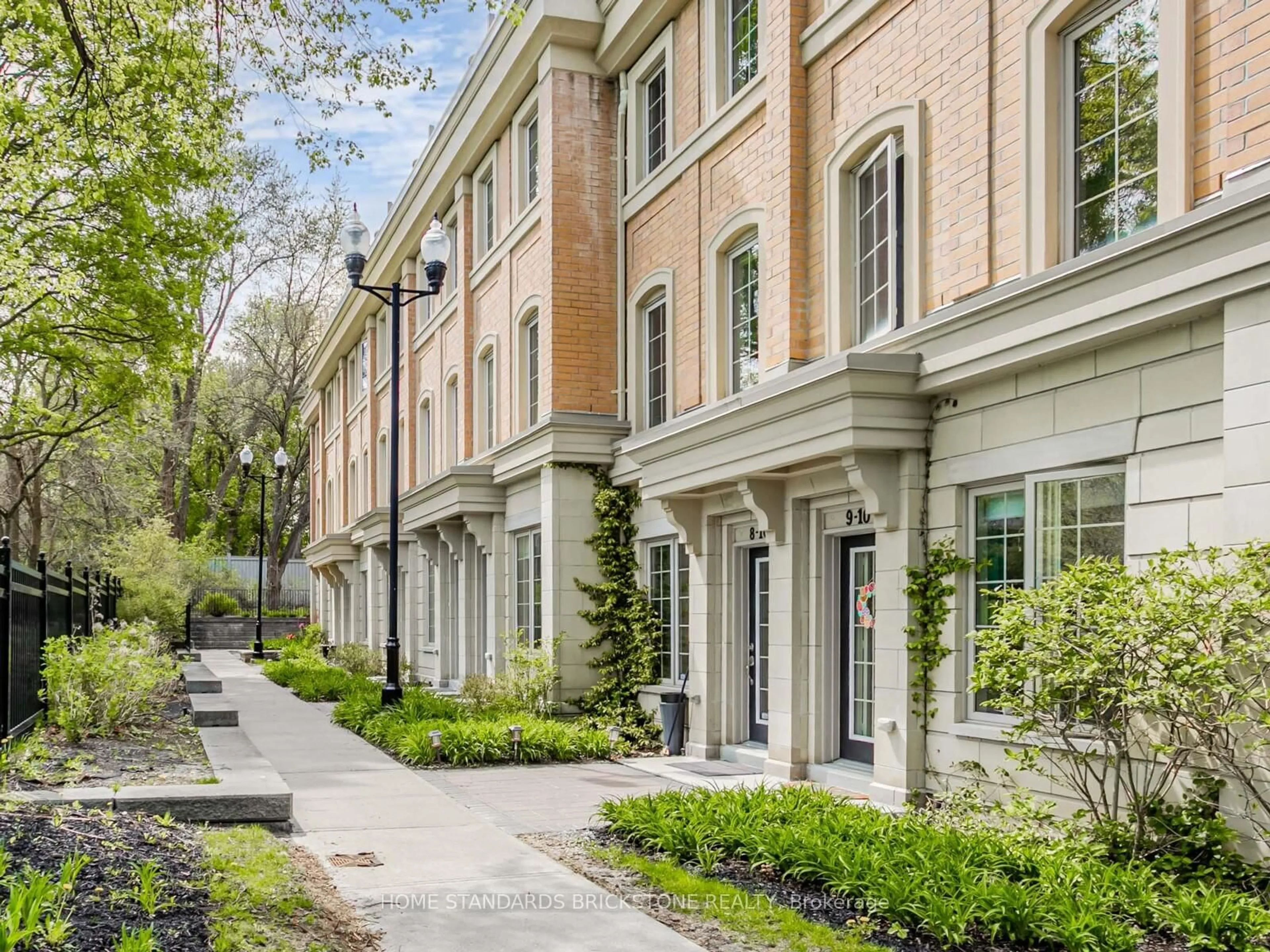 Unknown for 10 Hargrave Lane #7, Toronto Ontario M4N 0A4