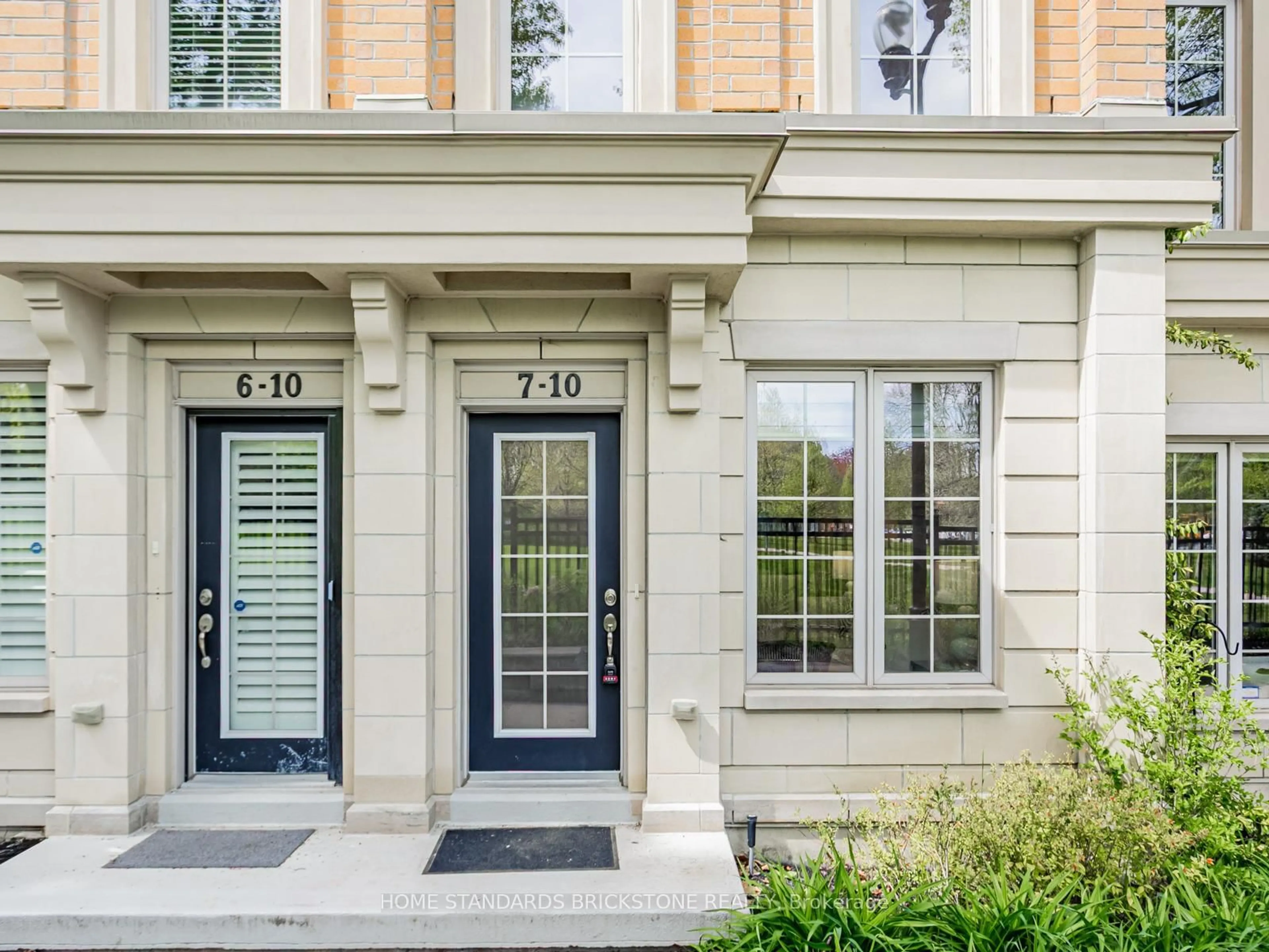 Indoor entryway for 10 Hargrave Lane #7, Toronto Ontario M4N 0A4