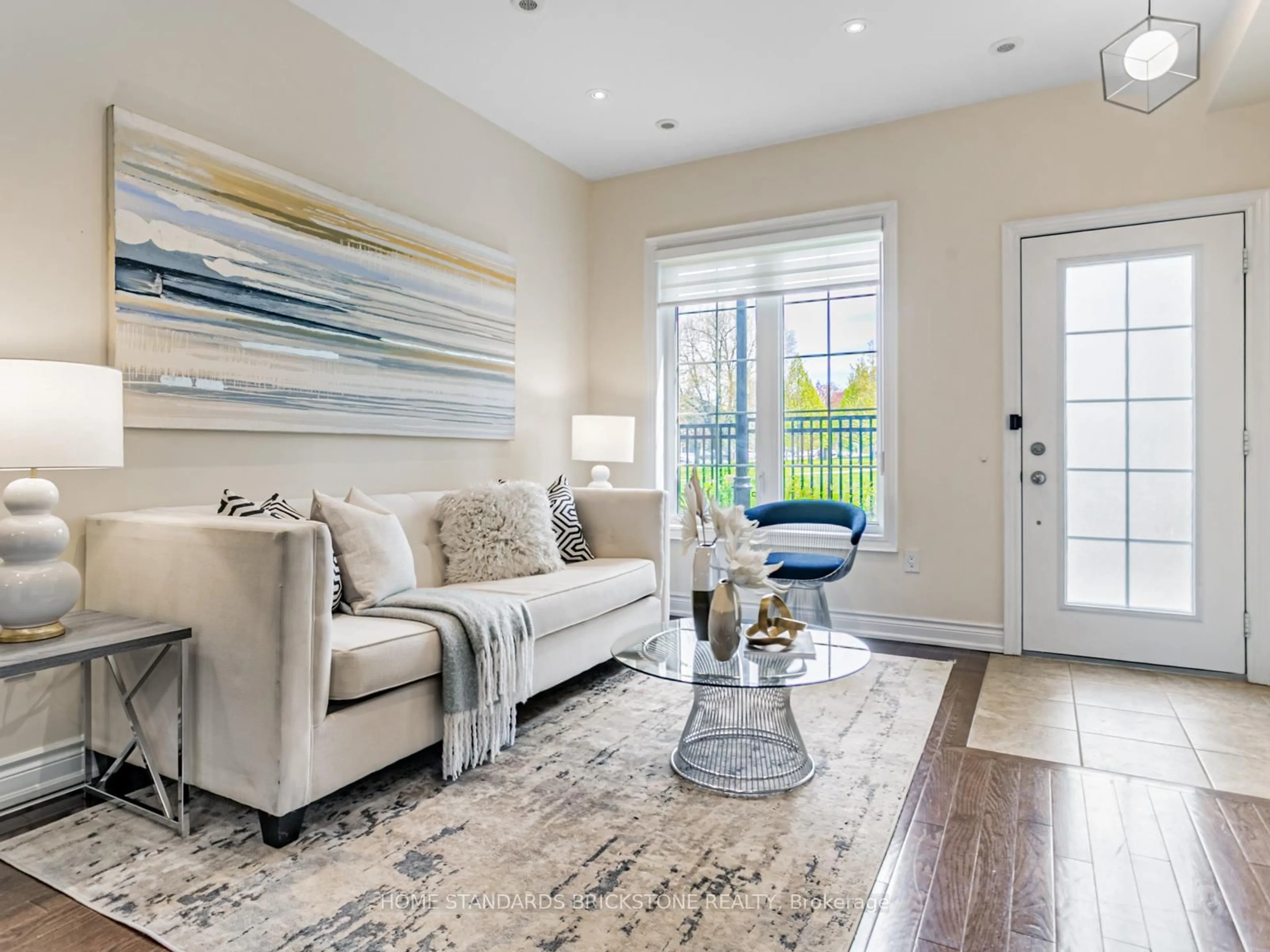Indoor entryway for 10 Hargrave Lane #7, Toronto Ontario M4N 0A4