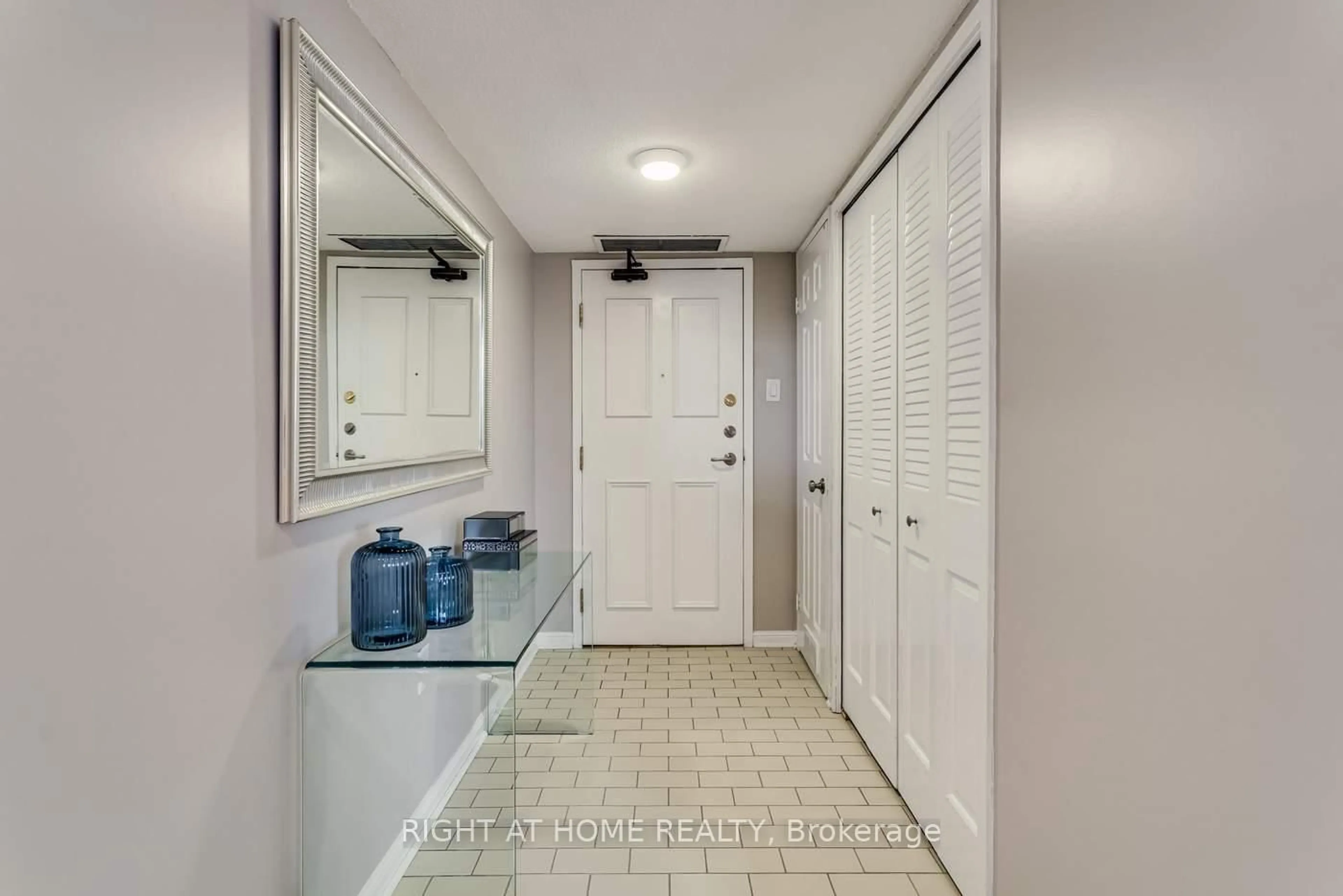 Indoor entryway for 255 The Donway Way #528, Toronto Ontario M3B 3M3