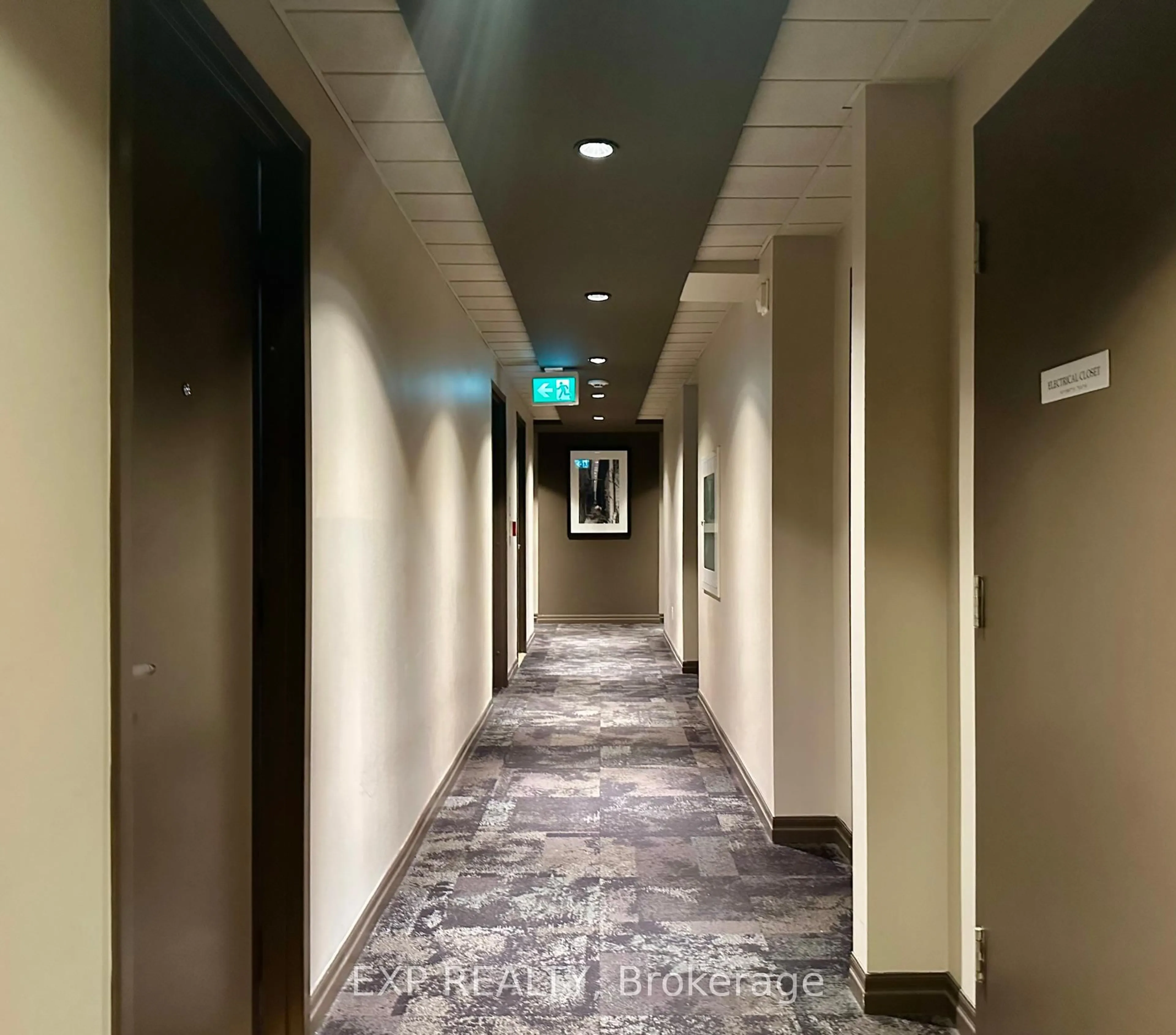 Indoor foyer for 901 Queen St #201, Toronto Ontario M6J 1G5