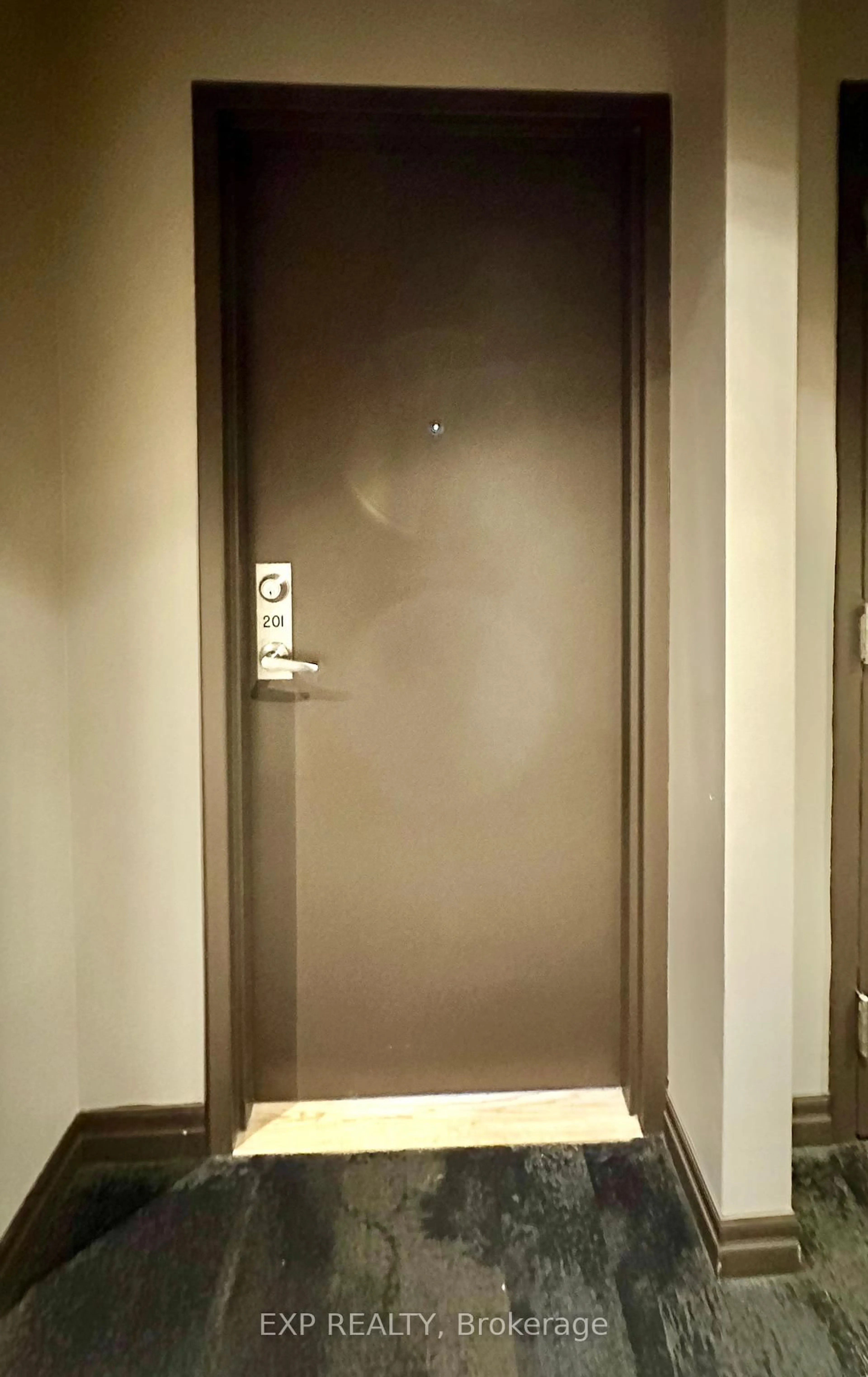 Indoor foyer for 901 Queen St #201, Toronto Ontario M6J 1G5