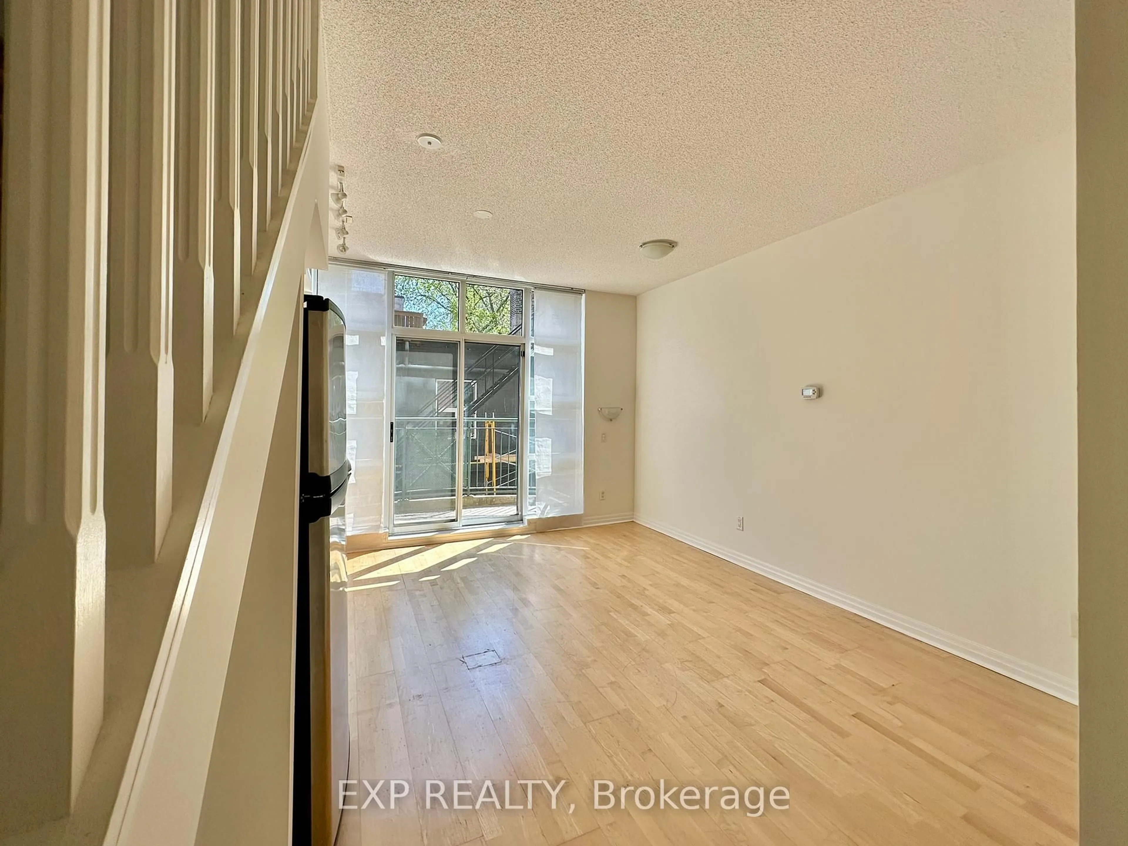 A pic of a room for 901 Queen St #201, Toronto Ontario M6J 1G5