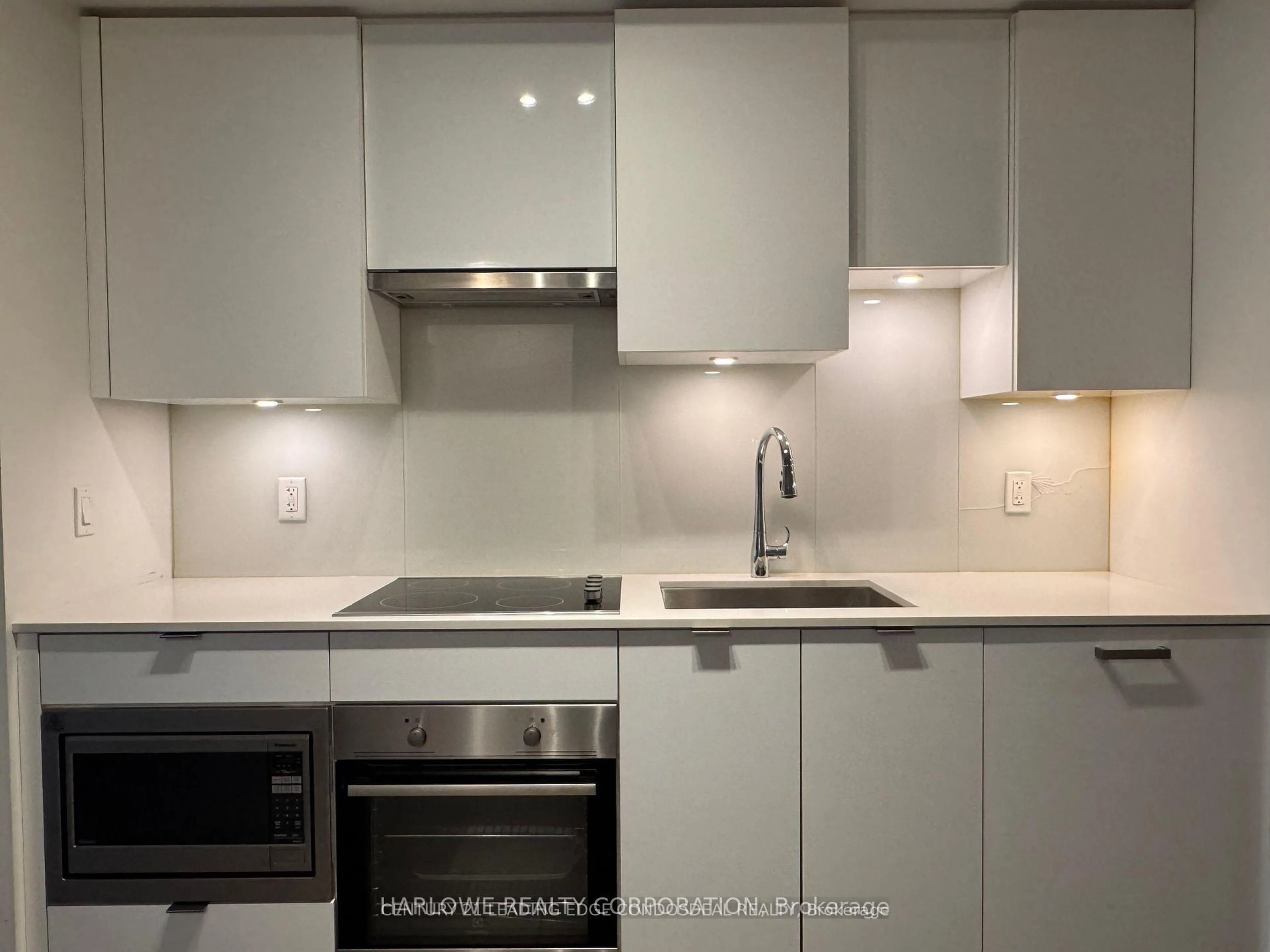 Standard kitchen, unknown for 99 Broadway Ave #1605, Toronto Ontario M4P 0E3