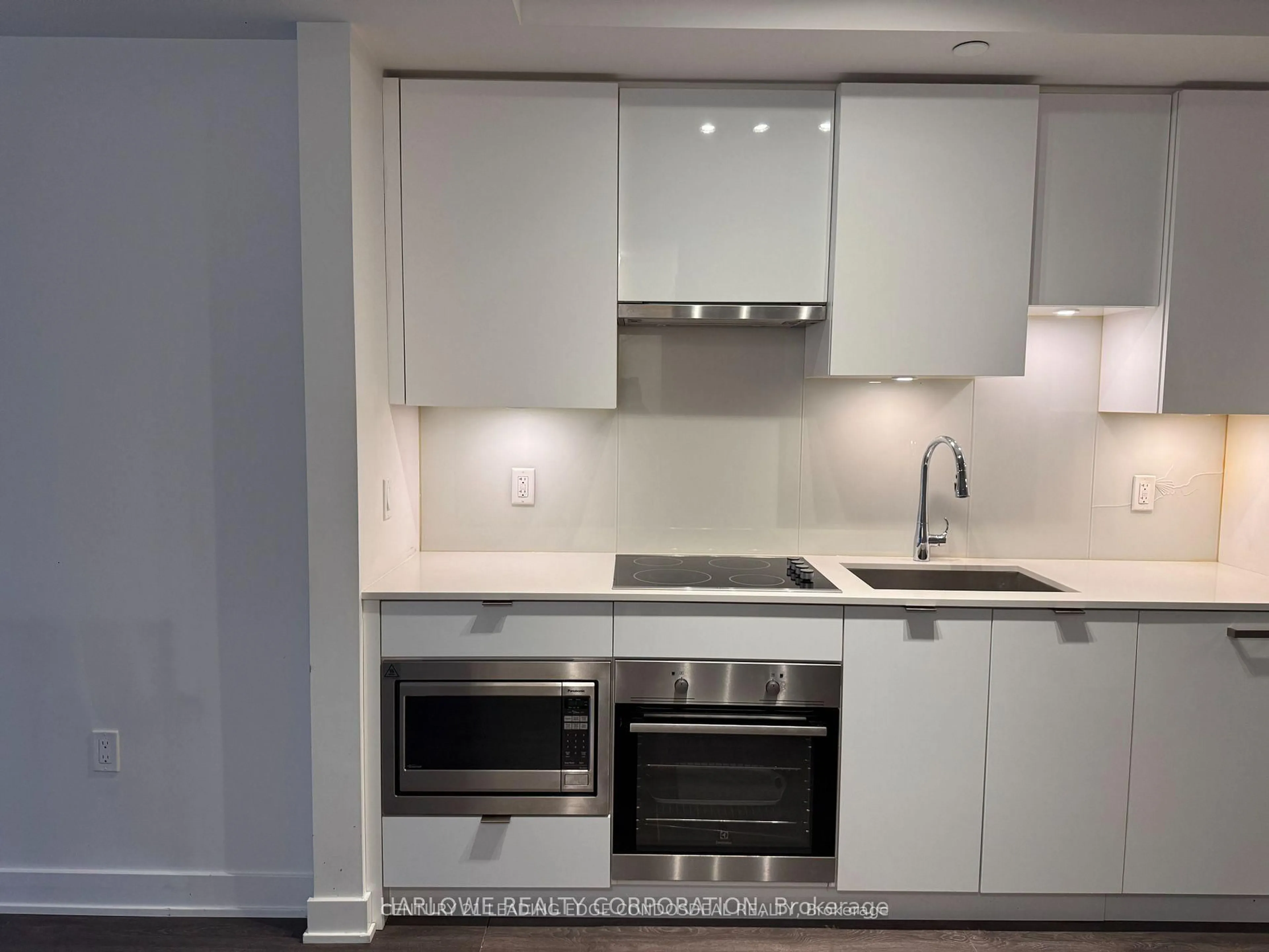 Standard kitchen, unknown for 99 Broadway Ave #1605, Toronto Ontario M4P 0E3