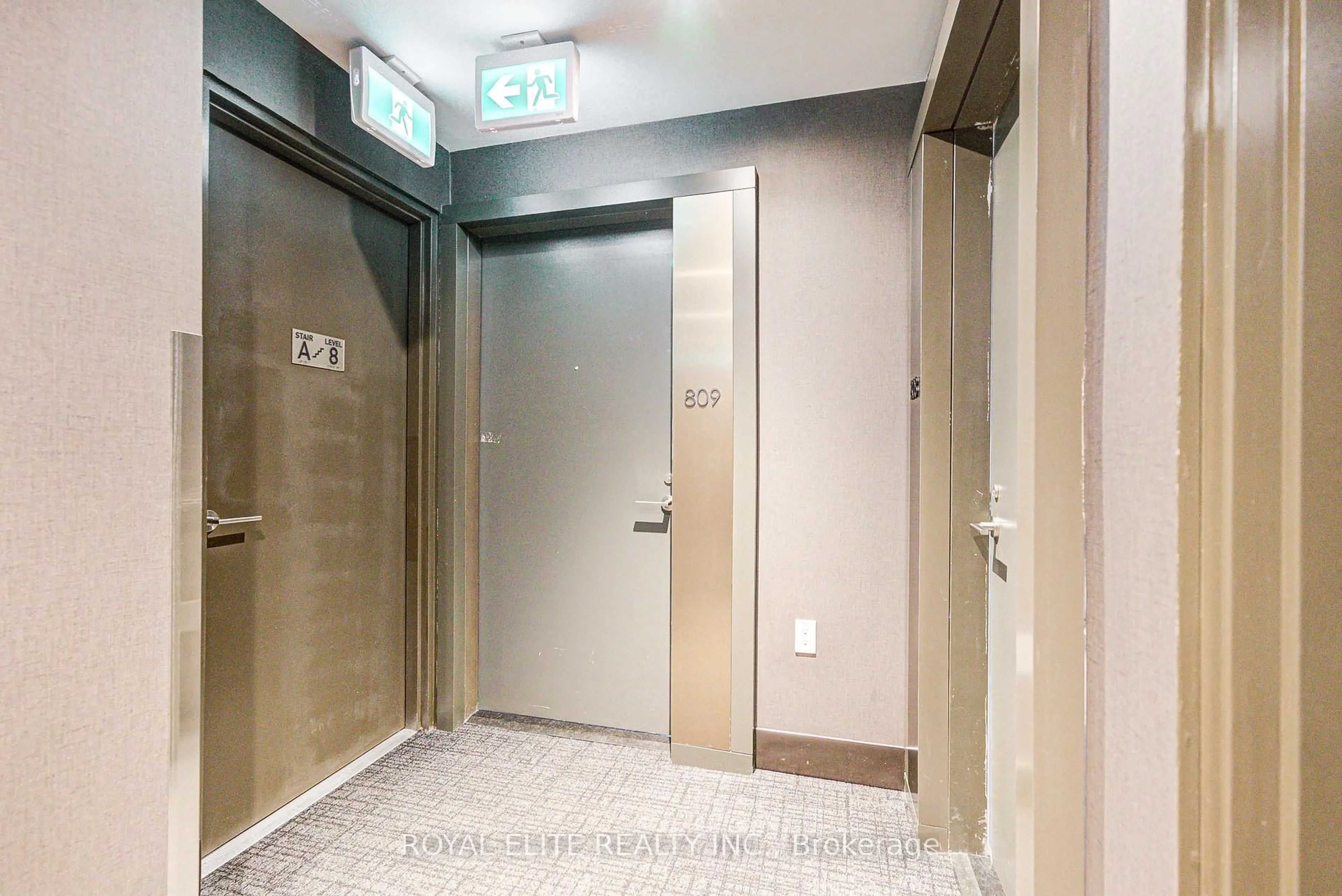 Indoor foyer for 8 Cumberland St #809, Toronto Ontario M4W 0B6