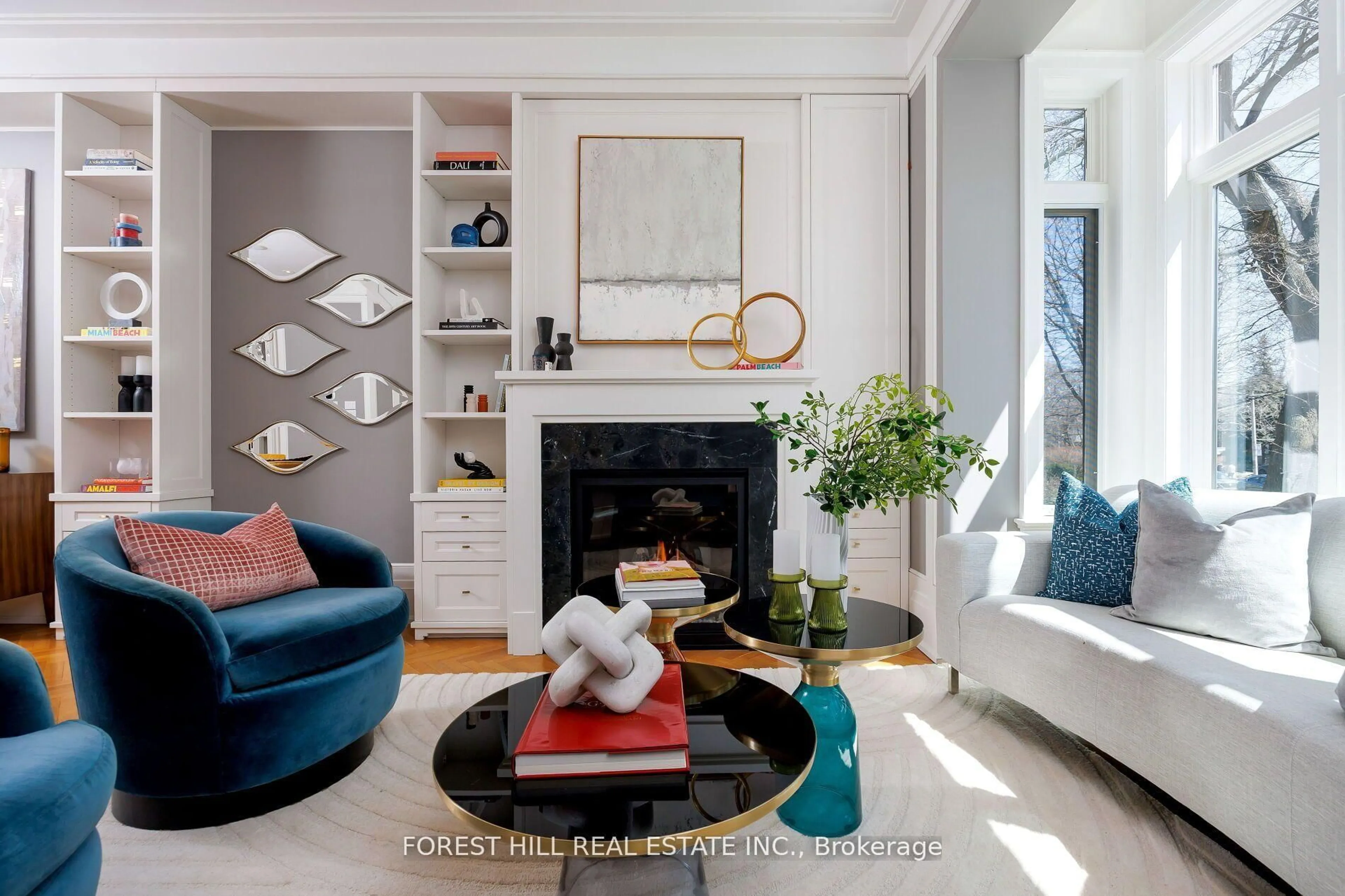 Living room with furniture, unknown for 102 Chaplin Cres, Toronto Ontario M5P 1A5