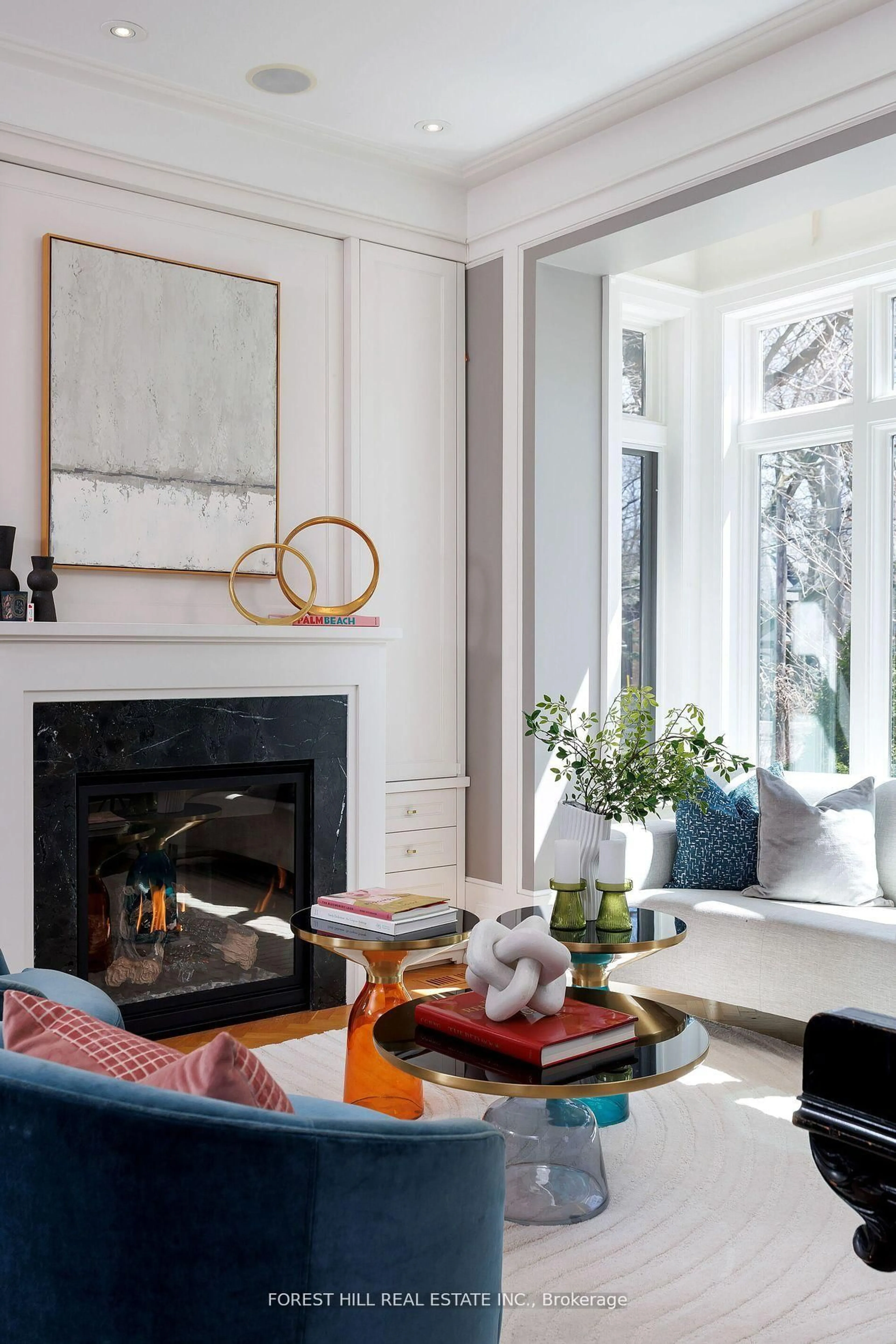 Living room with furniture, unknown for 102 Chaplin Cres, Toronto Ontario M5P 1A5