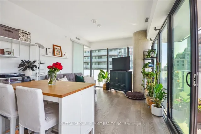 Additional property image - 161 Roehampton Ave Unit 1010