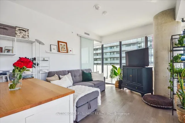 Additional property image - 161 Roehampton Ave Unit 1010