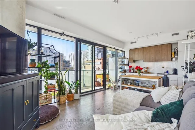 Additional property image - 161 Roehampton Ave Unit 1010