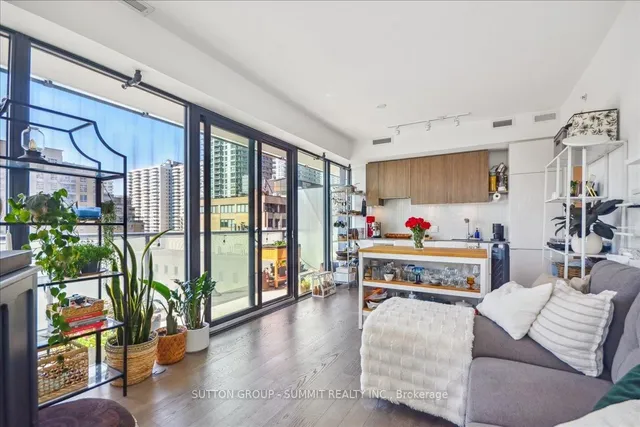Additional property image - 161 Roehampton Ave Unit 1010