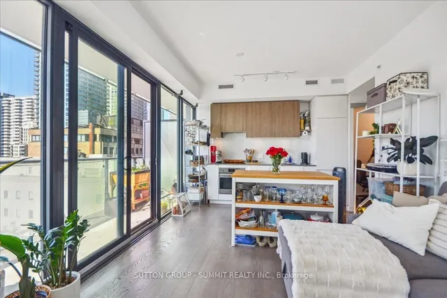 Additional property image - 161 Roehampton Ave Unit 1010