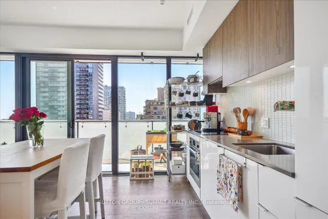 Additional property image - 161 Roehampton Ave Unit 1010
