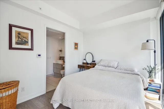 Additional property image - 161 Roehampton Ave Unit 1010