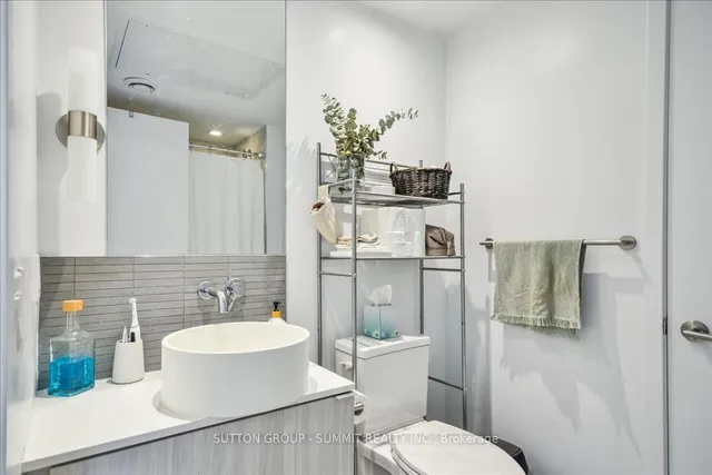 Additional property image - 161 Roehampton Ave Unit 1010