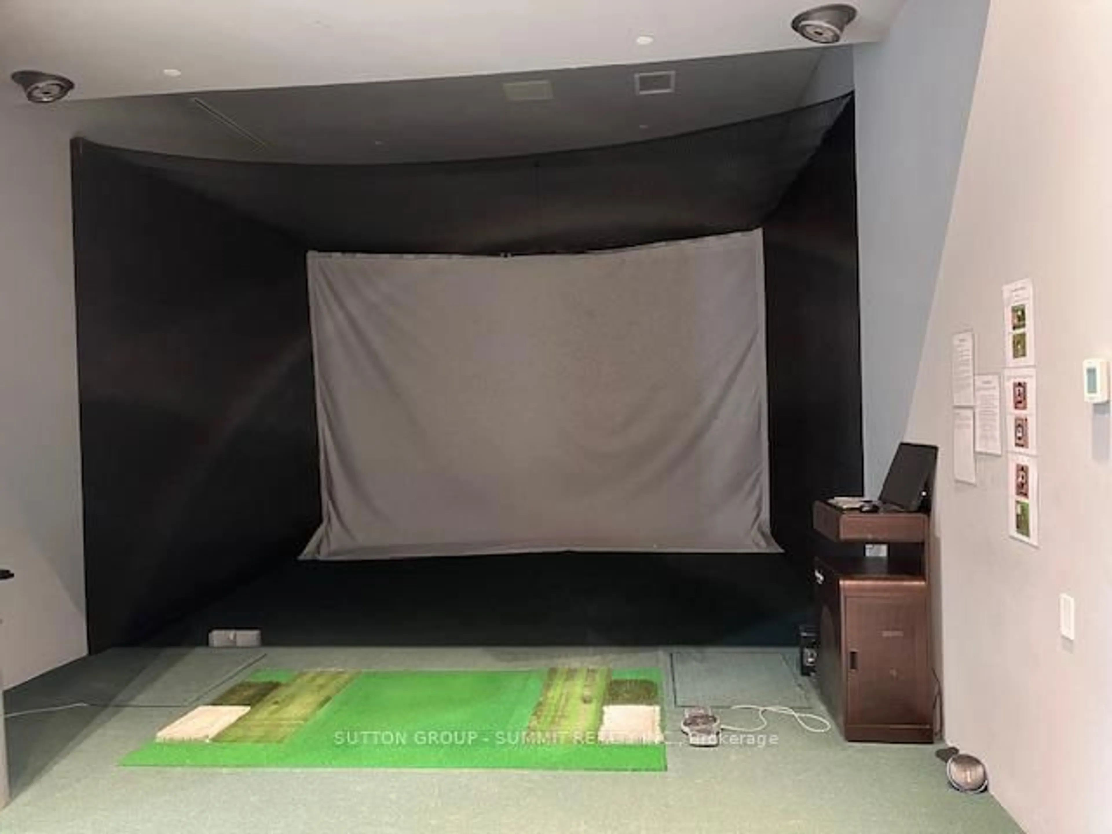 A pic of a room for 161 Roehampton Ave #1010, Toronto Ontario M4P 1P9