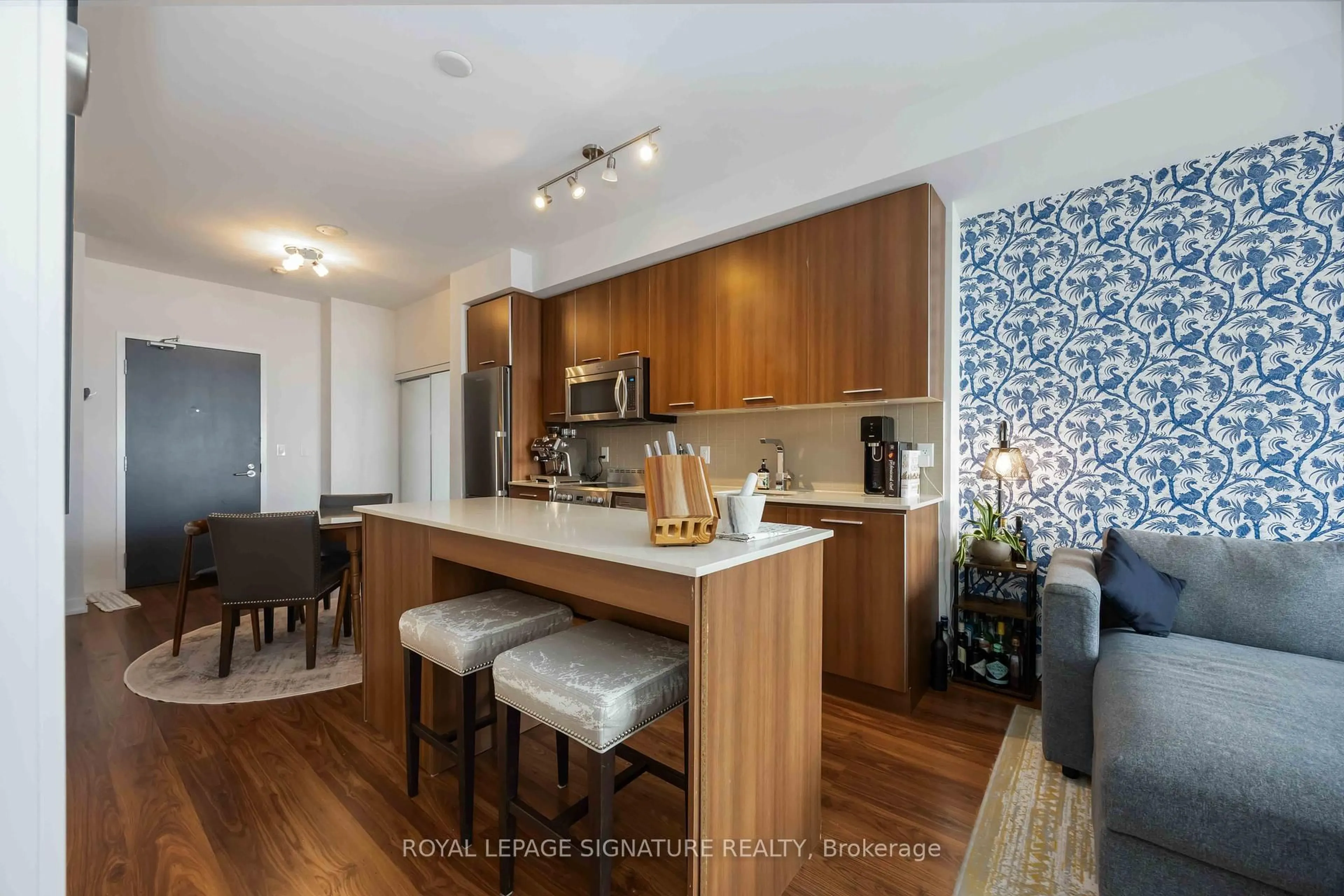 Open concept kitchen, wood/laminate floor for 105 George St #2006, Toronto Ontario M5A 2N4