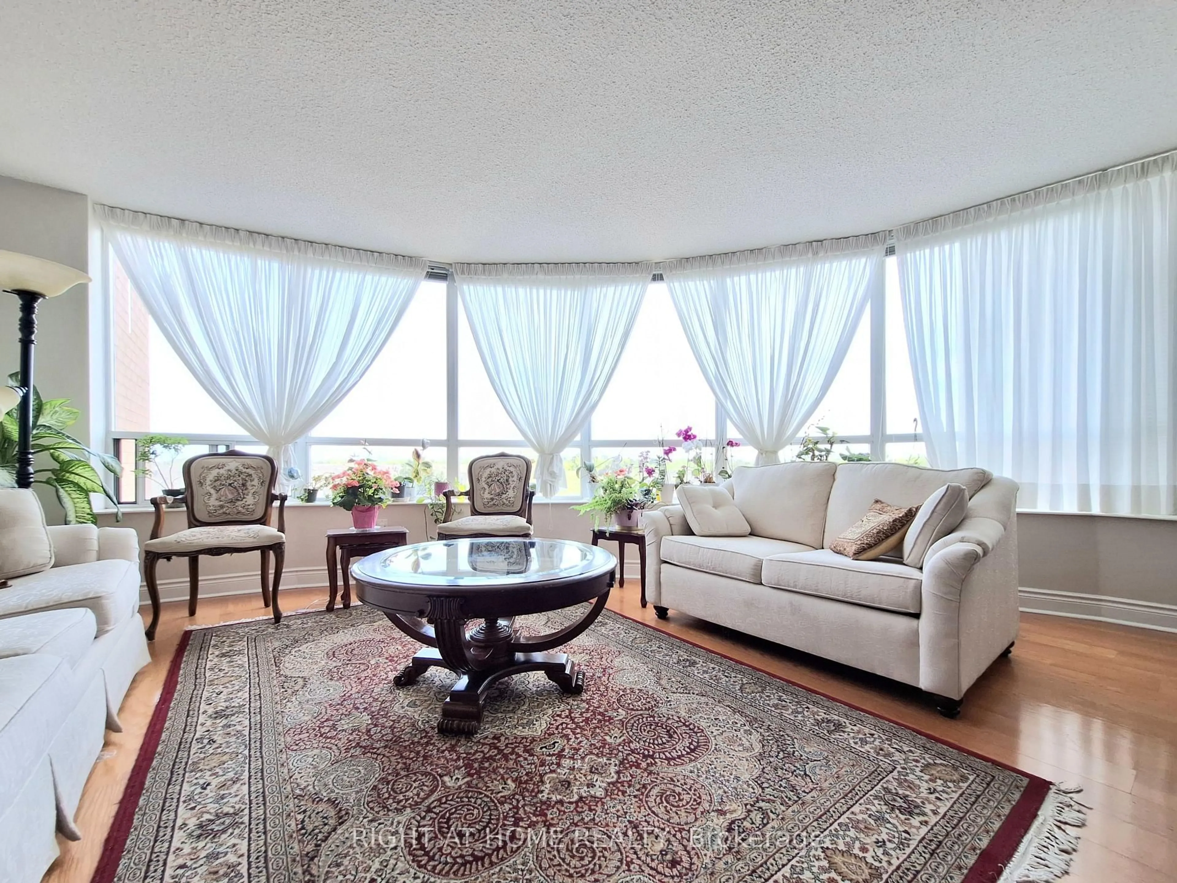 Living room with furniture, carpet floor for 880 Grandview Way #606, Toronto Ontario M2N 7B2