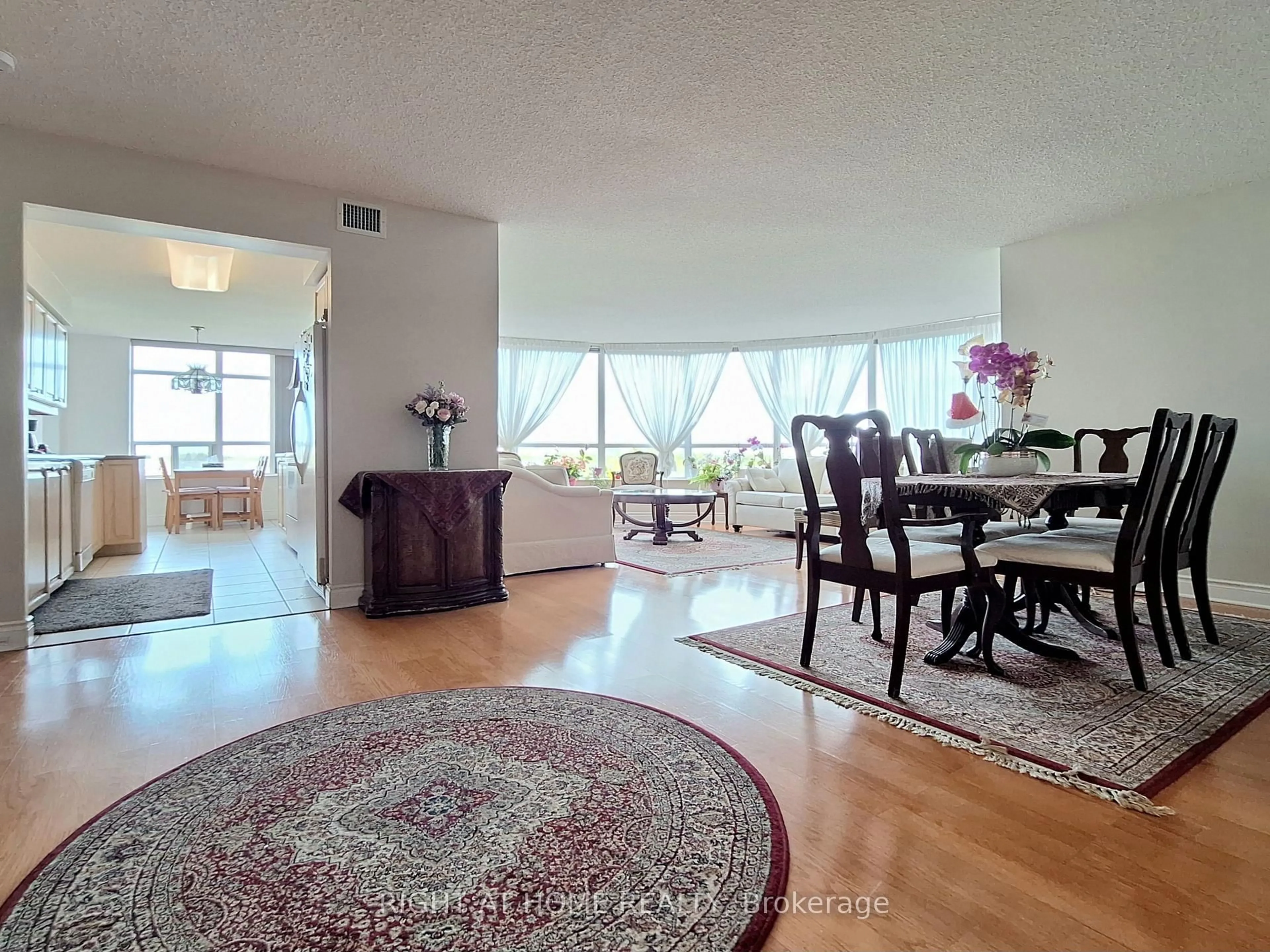 Unknown for 880 Grandview Way #606, Toronto Ontario M2N 7B2