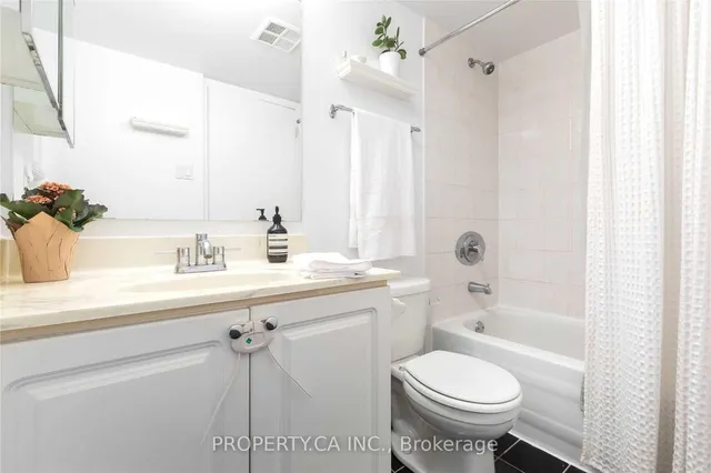 Additional property image - 954 King St Unit 302