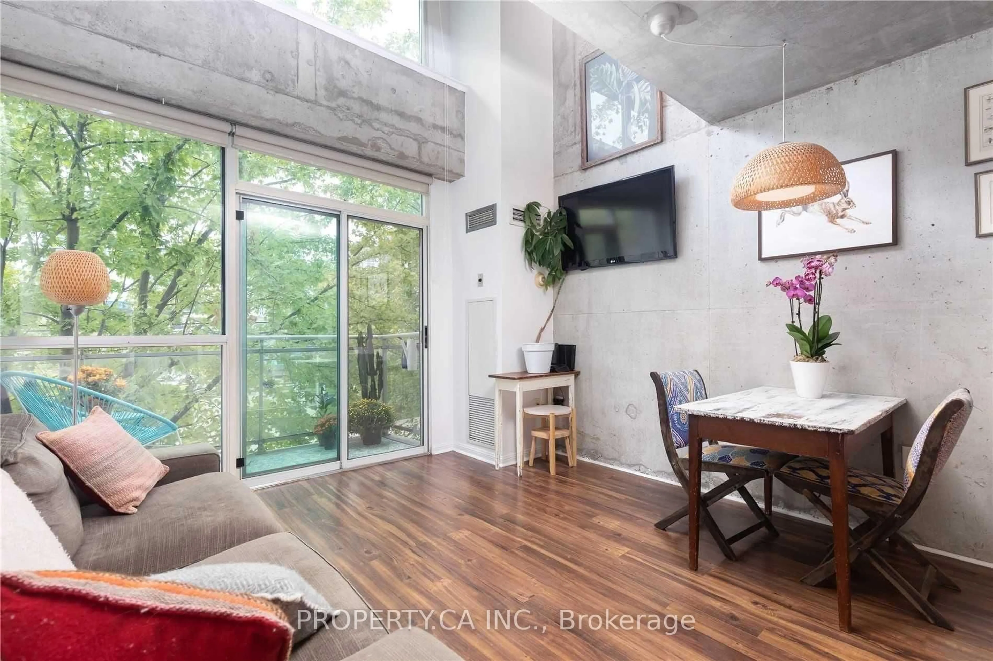 Unknown for 954 King St #302, Toronto Ontario M6K 3L9