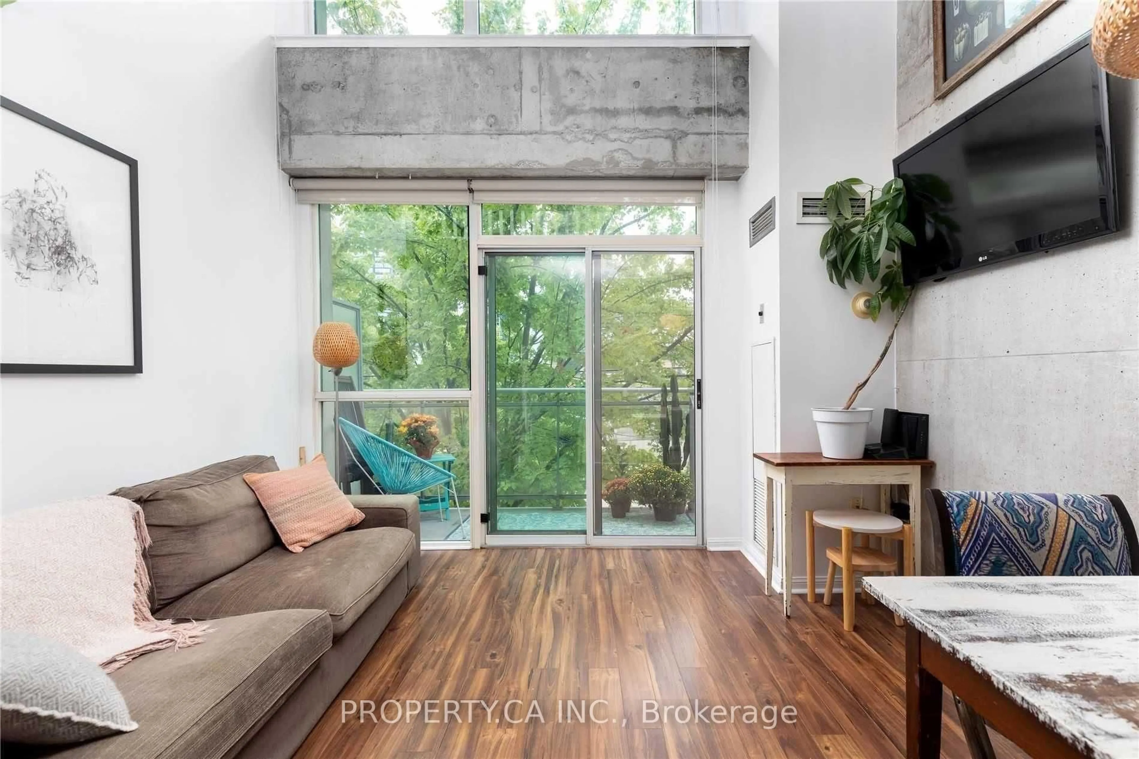 Unknown for 954 King St #302, Toronto Ontario M6K 3L9